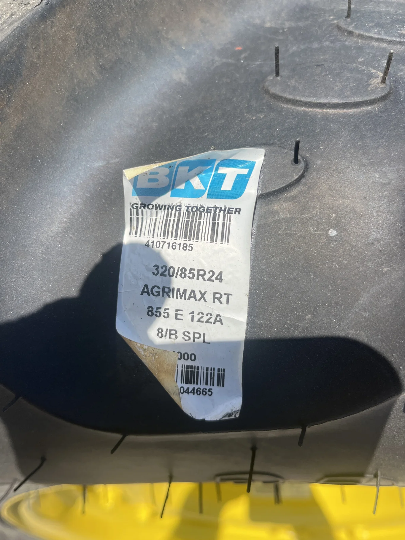 Take-Off 320/85R24 122A8/B BKT Agrimax RT855 TL R-1W 95-100% On 10x24 8-10.82-8.78 4"BS WIL Yellow image 4