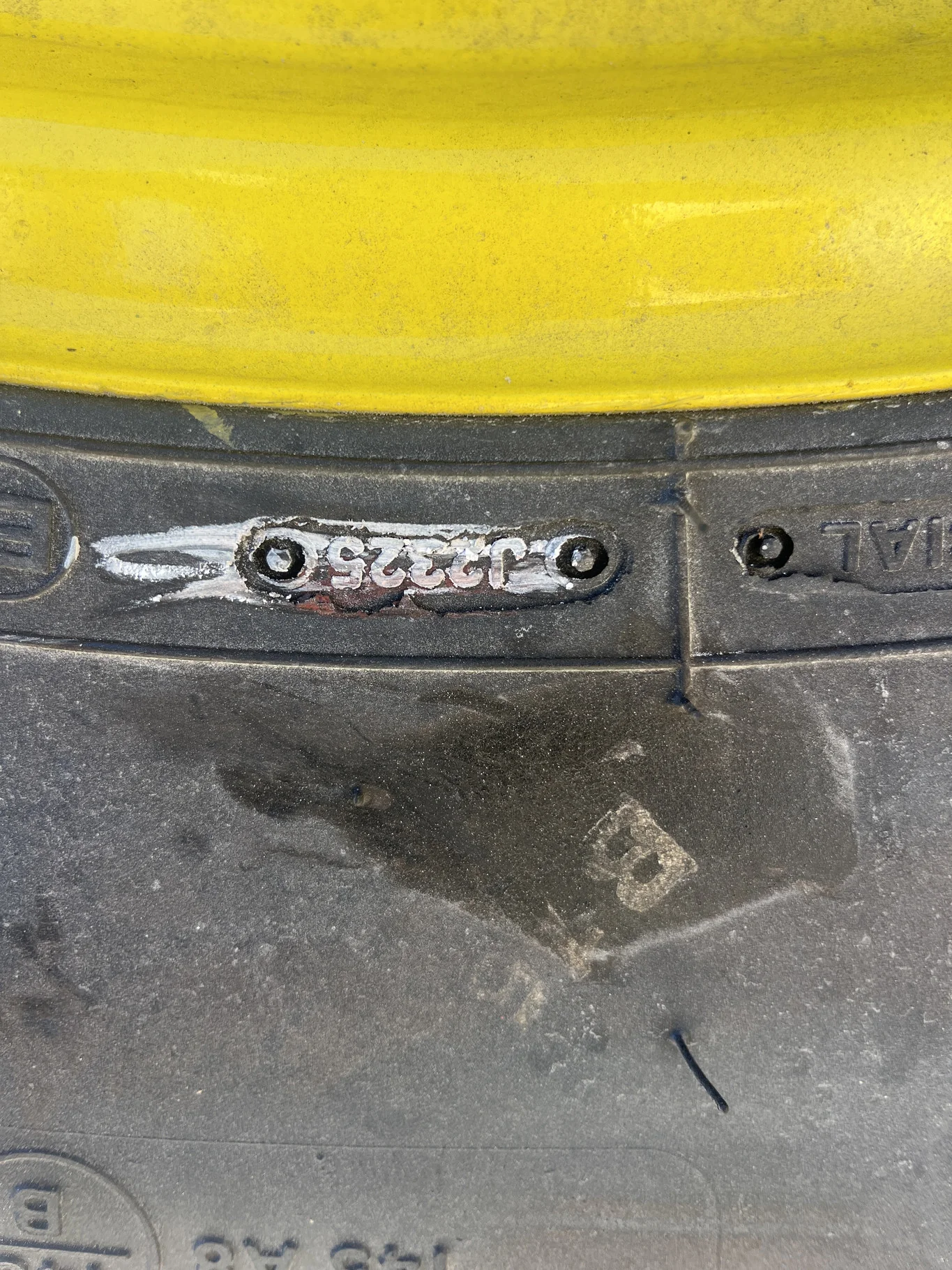 Take-Off 460/85R30 145B BKT Agrimax RT855 TL R-1W 95-100% On 15x30 8-8-6 4"BS WIL Yellow 4/2 Rail image 4