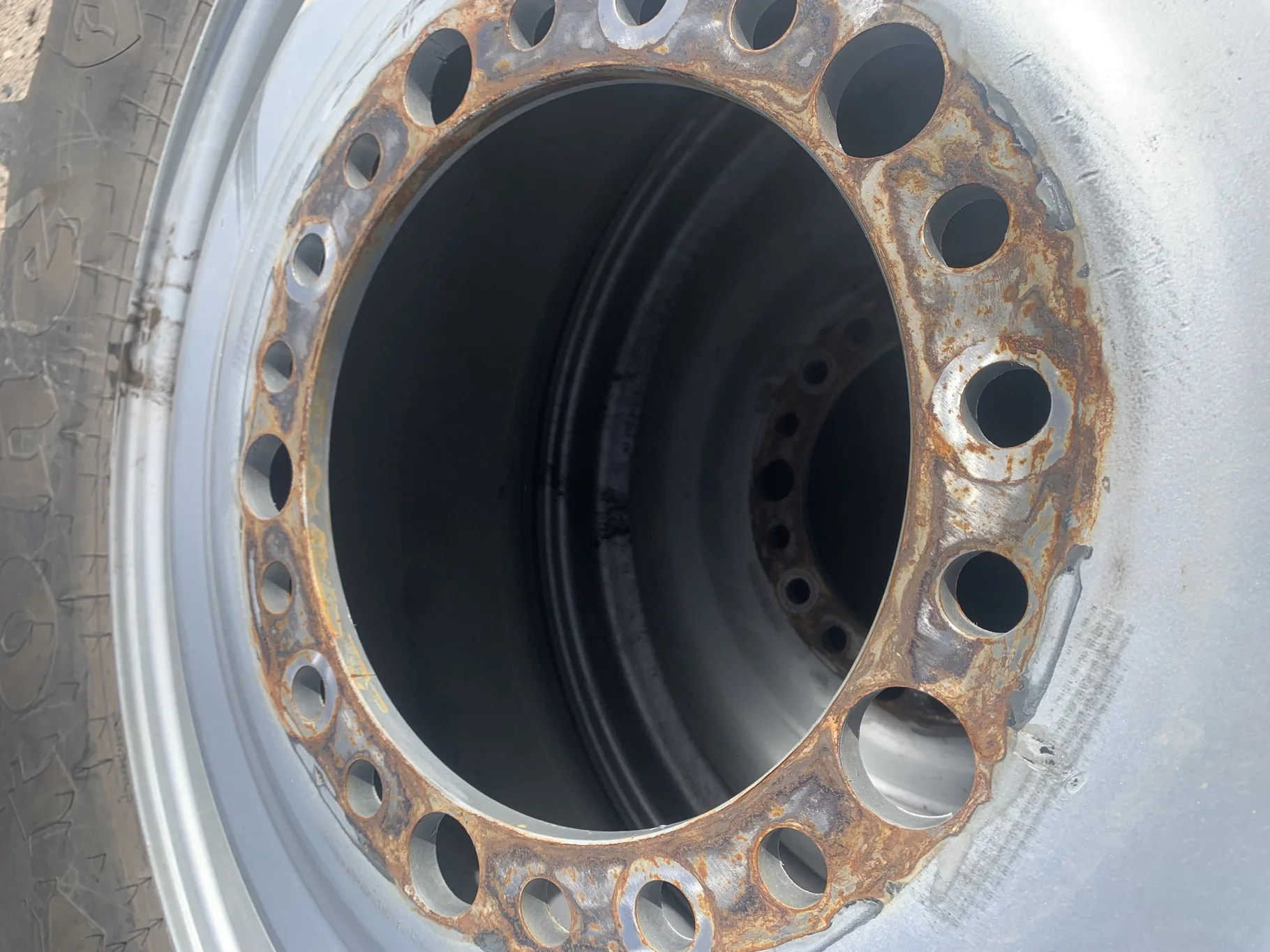 Used 90% VF520/85R42 CFO Firestone Radial DeepTread 23 R-1W (177B) TL on a 42x18 Case IH Silver 20 image 9