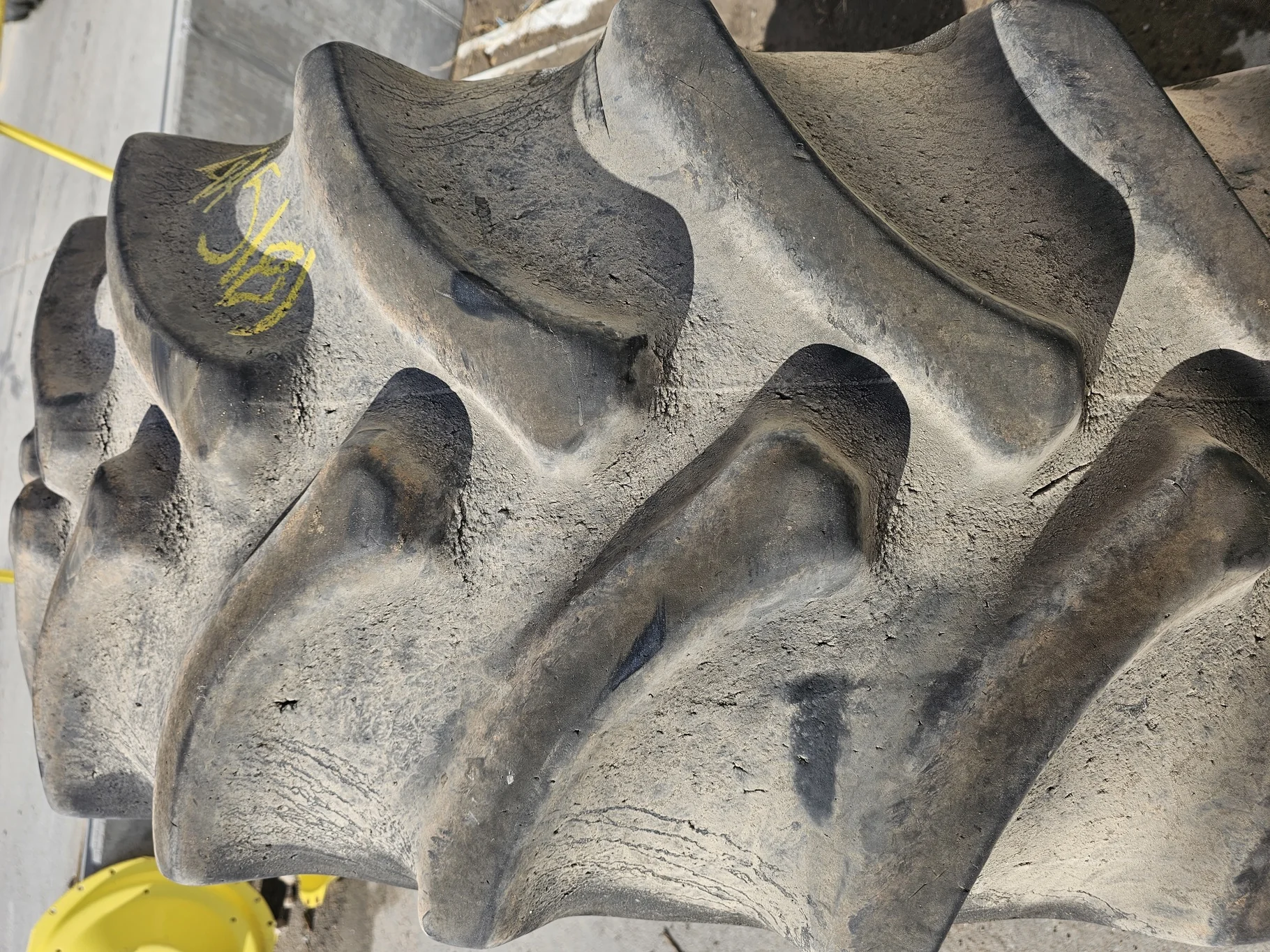Used VF600/70R30 Firestone Radial All Traction Deep Tread D2 R-1W (165D) 55% TL on a 20 x 30 JDY image 3