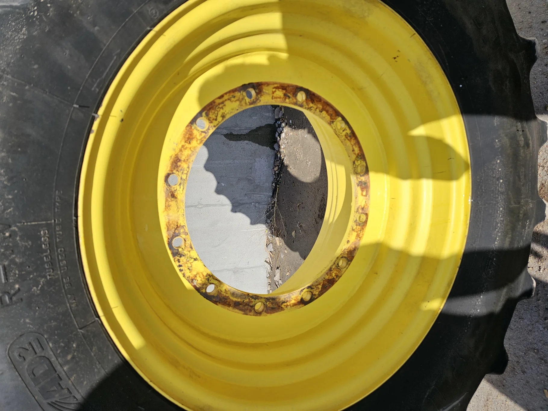 Used VF600/70R30 Firestone Radial All Traction Deep Tread D2 R-1W (165D) 55% TL on a 20 x 30 JDY image 4