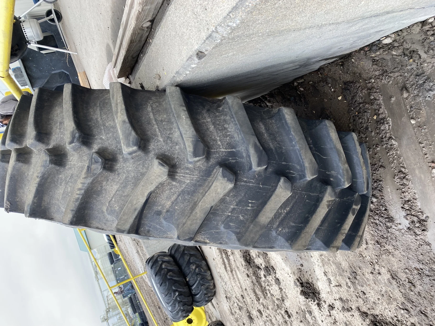 Used 580/85R42 Firestone Radial Deep Tread 23 R-1W (166B) TL 85% on a 18 x 42 JD Yellow 20 B Inside image 3