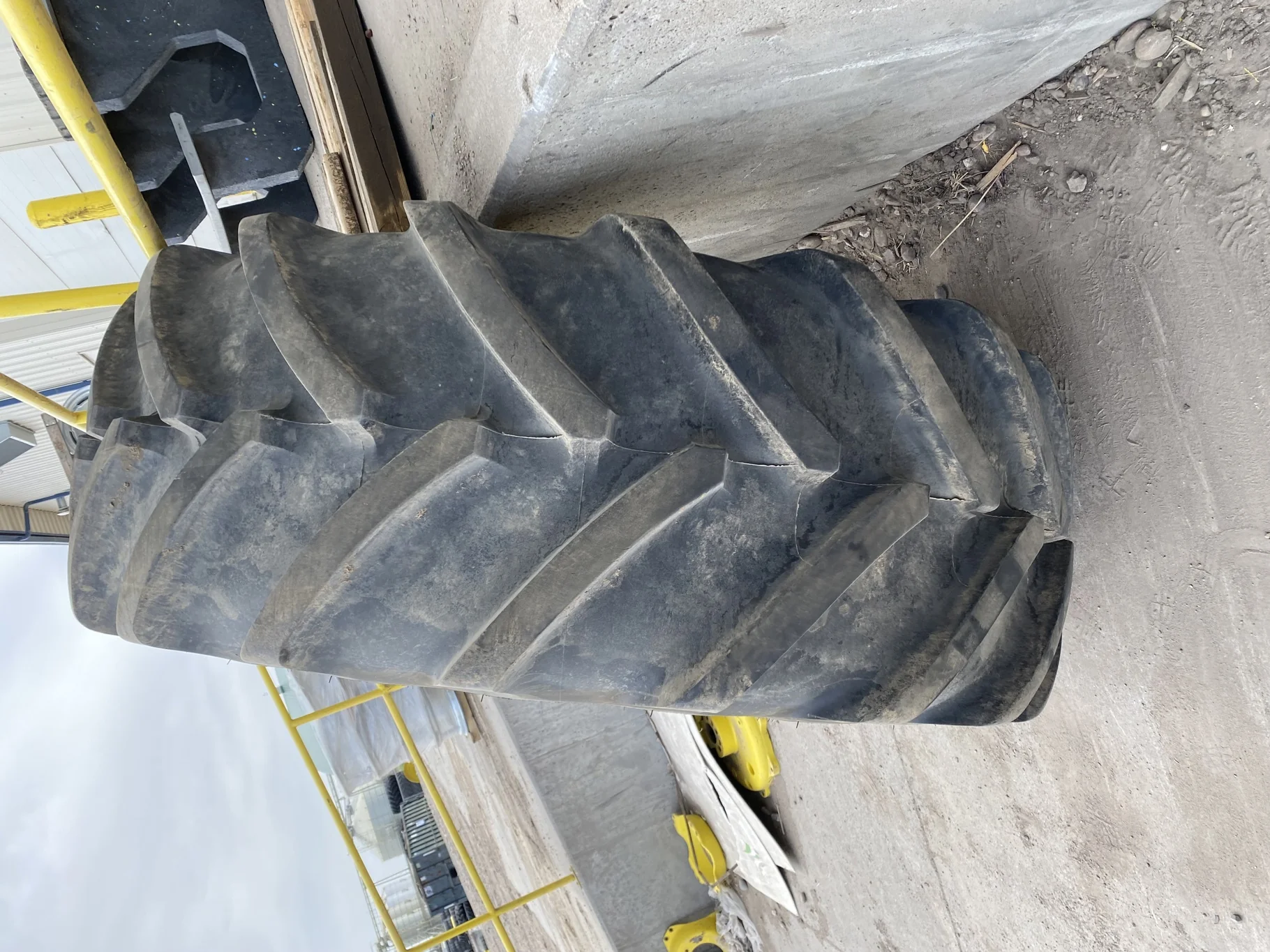 Used 710/70R42 Michelin MachXBib R-1W 173D TL 98% on 23 x 42 12-32.04-30.07 Stub Disc image 5