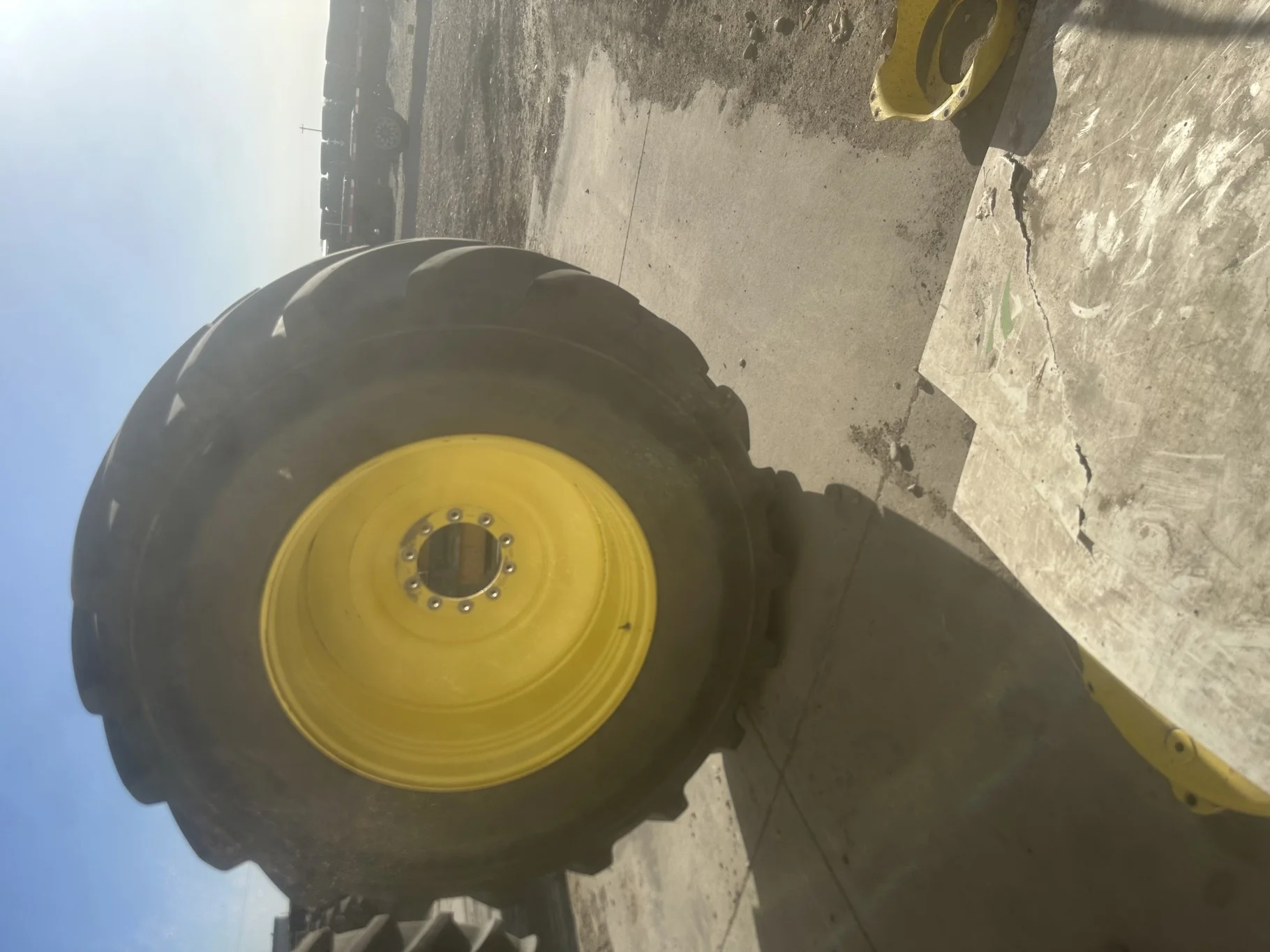 Used IF900/60R42 Michelin AxioBib R-1W (186D) TL 90% on 28 X 42 John Deere Yellow 10 Bolt(.906) 5/8