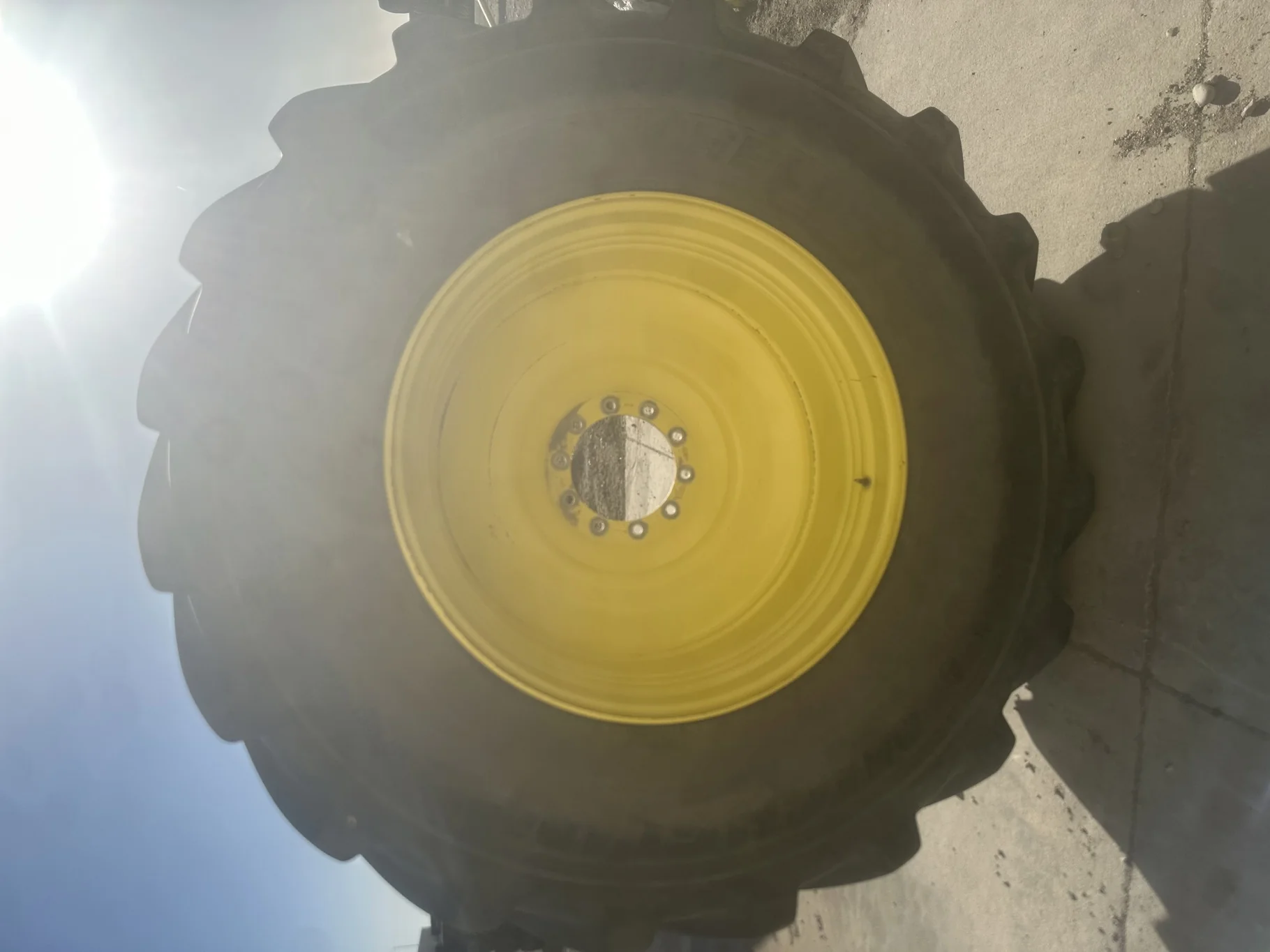 Used IF900/60R42 Michelin AxioBib R-1W (186D) TL 90% on 28 X 42 John Deere Yellow 10 Bolt(.906) 5/8 image 2