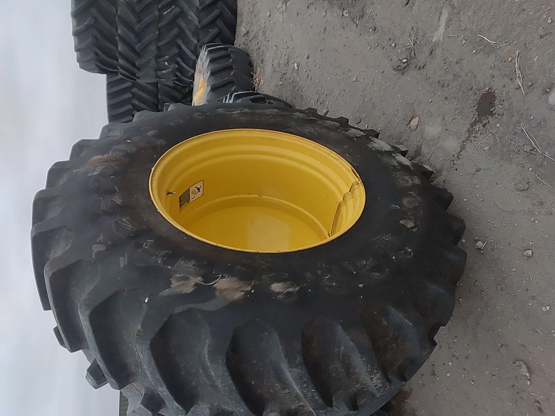 Used 650/85R38 Firestone Radial Deep Tread 23 R-1W 173B TL 85% on 23 X 38 JD Yellow 20B Outside image 4