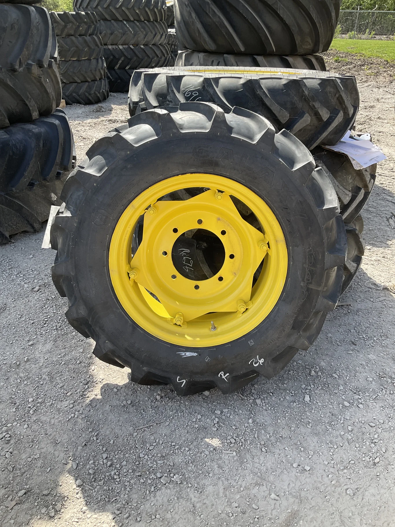 Take-Off 12.4-24 120A6 Galaxy Agritrac2 TL R-1 95-100% On 10x24 8-10.82-8.78 6"BS WIL Yellow 6Clamp