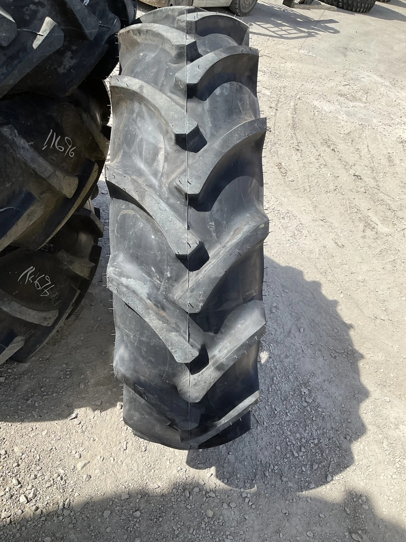 Take-Off 12.4-24 120A6 Galaxy Agritrac2 TL R-1 95-100% On 10x24 8-10.82-8.78 6"BS WIL Yellow 6Clamp image 2