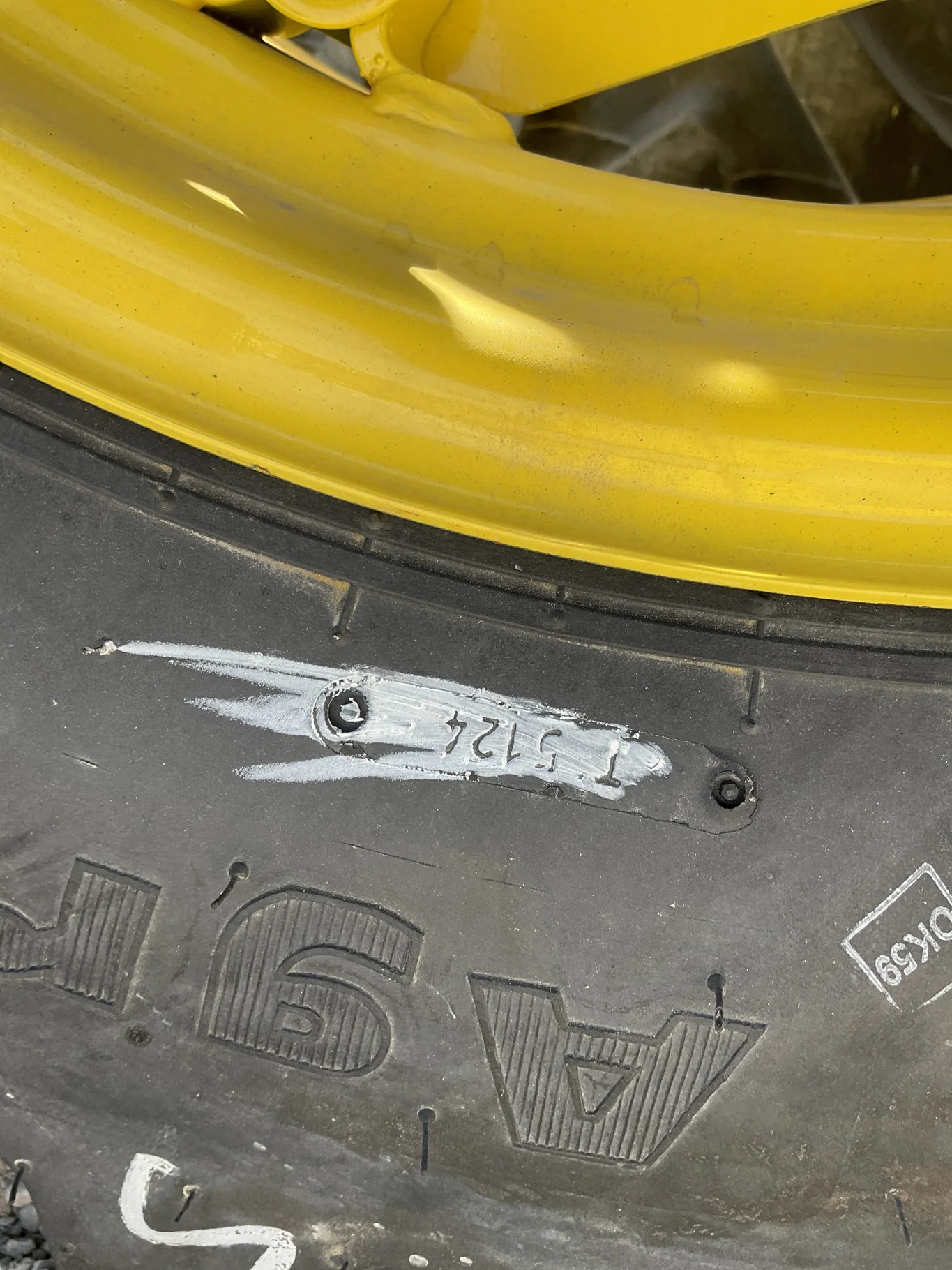 Take-Off 12.4-24 120A6 Galaxy Agritrac2 TL R-1 95-100% On 10x24 8-10.82-8.78 6"BS WIL Yellow 6Clamp image 3