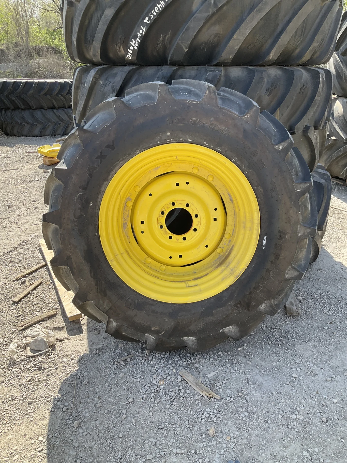 Take-Off 16.9-30 130A6 Galaxy Agritrac2 TL R-1 95-100% On 15 x 30 8-8-6 10"BS TIL Yellow 4/2 Rail image 2