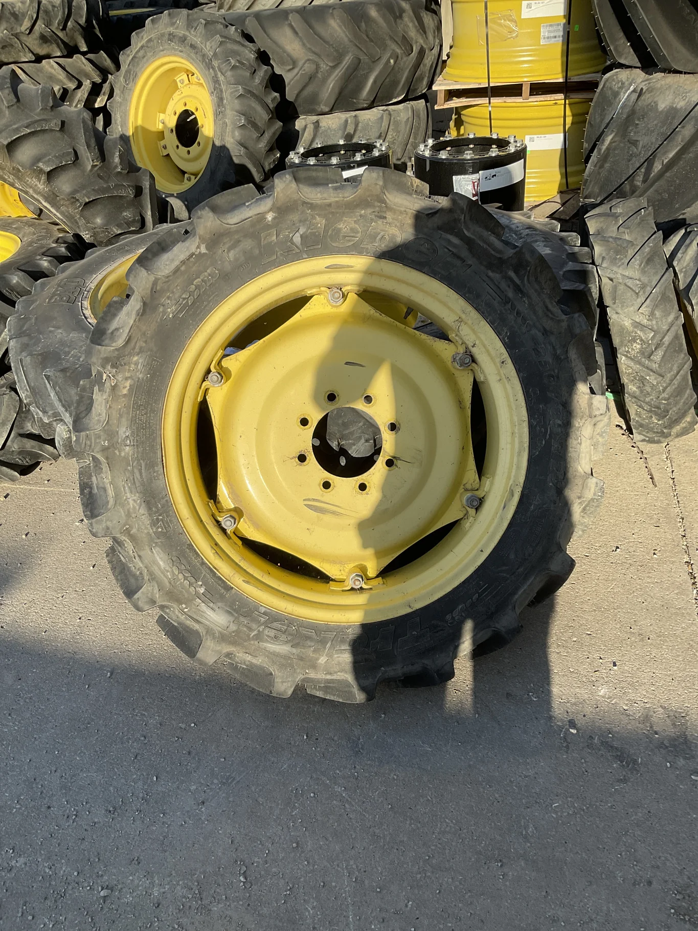 Used 250/85R28 112A8 Kleber Tracker TL R-1W 95-100% On 8 x 28 8-8-6 5"BS Yellow 6 Clamp Wheel/Disc