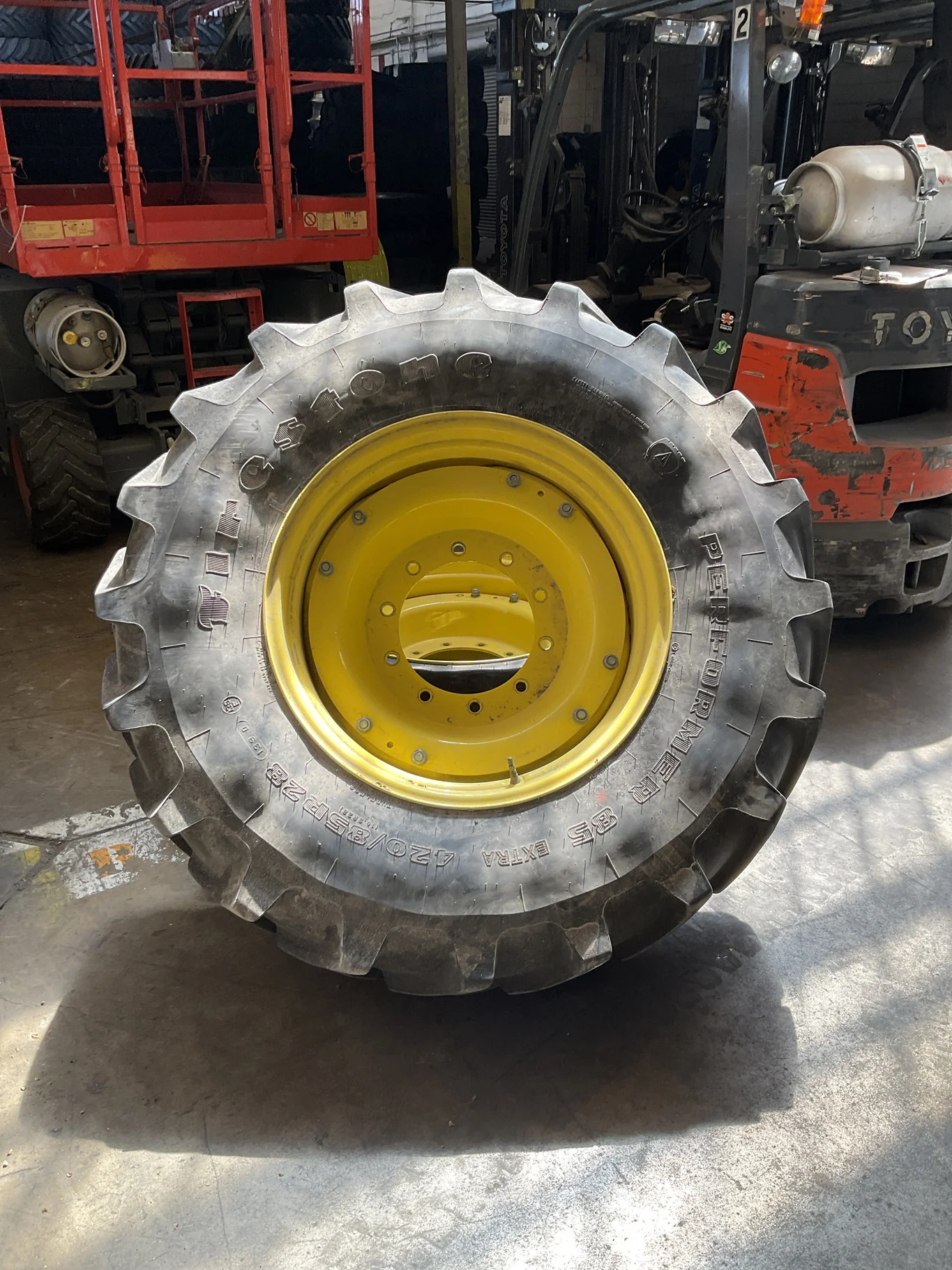 Used 420/85R28 136E Firestone Performer 85 Extra TL R-1W 75-80% On 15x28 10-13.19-11.07 9"BS Titan