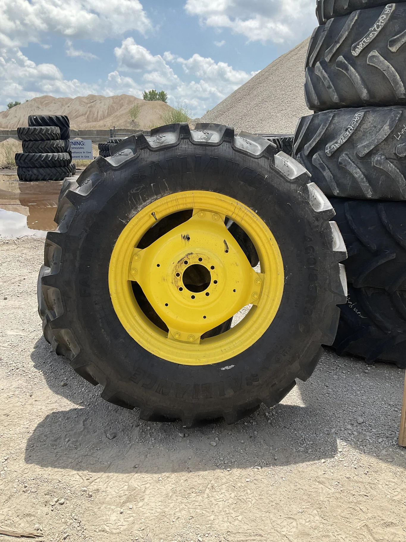 Take-Off 460/85R34 147A8 Alliance Farmpro2 TL R-1W 95-100% On 15 x 34 8-8-6 14.75"BS Pronar Yellow