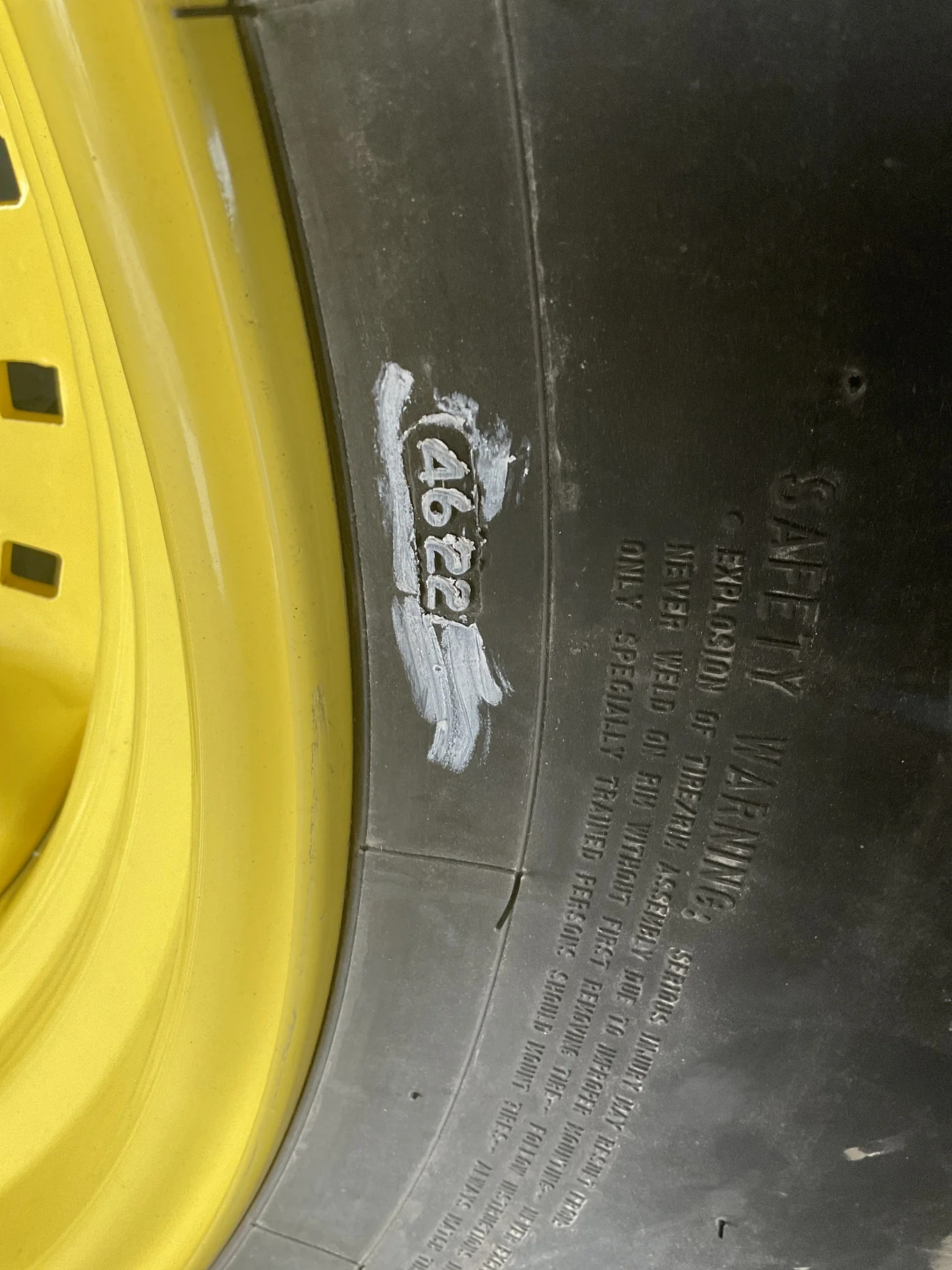 Take-Off 420/90R30 145D Firestone MaxiTraction TL R-1W 95-100% On 15 x 30 24-23.250 9.325"BS Yellow image 3