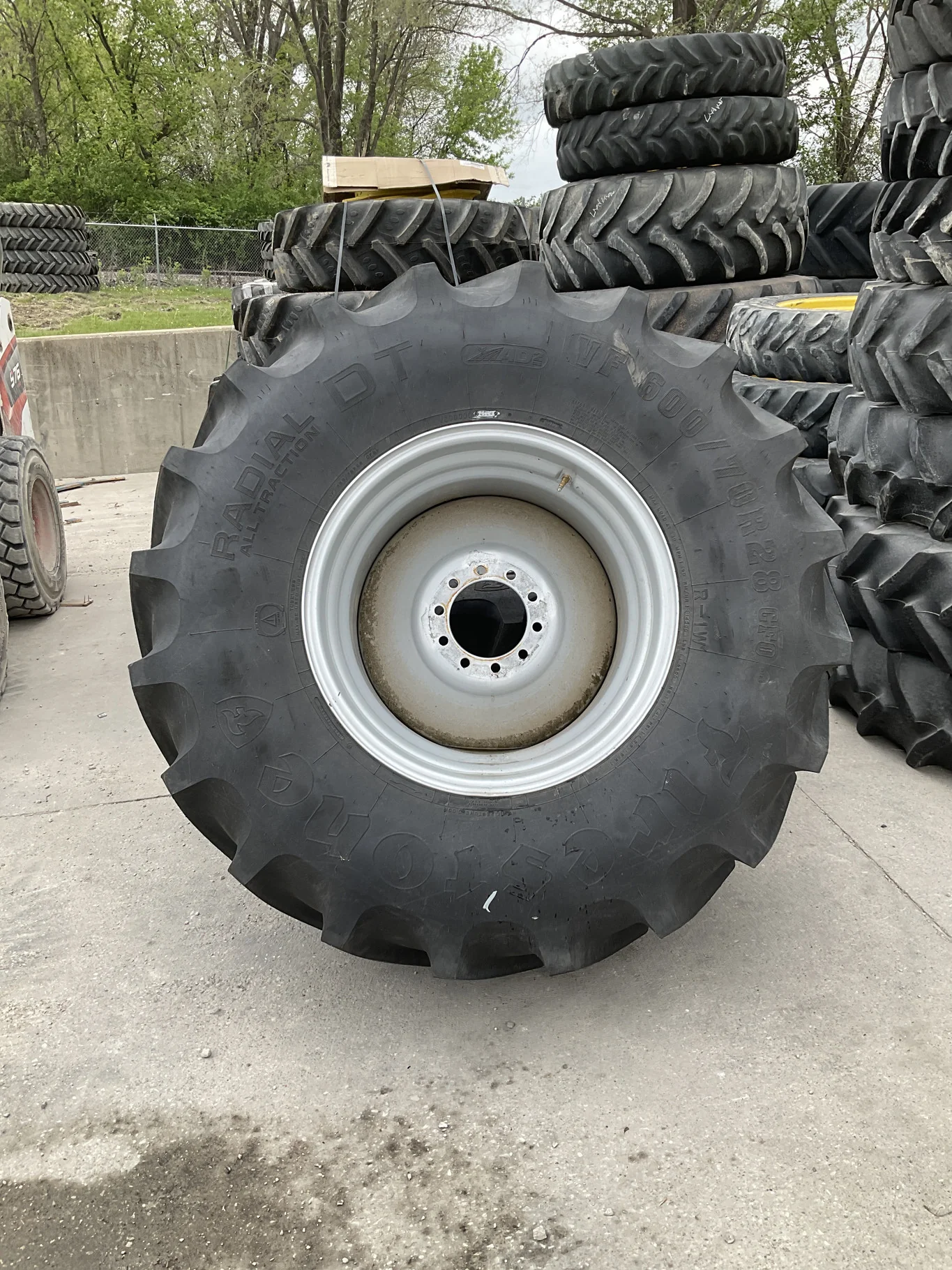 Used VF600/70R28 173B Firestone Radial ATDT TT R-1W 90-95% On 21 x 28 10-8.585-6.92 14"BS Titan