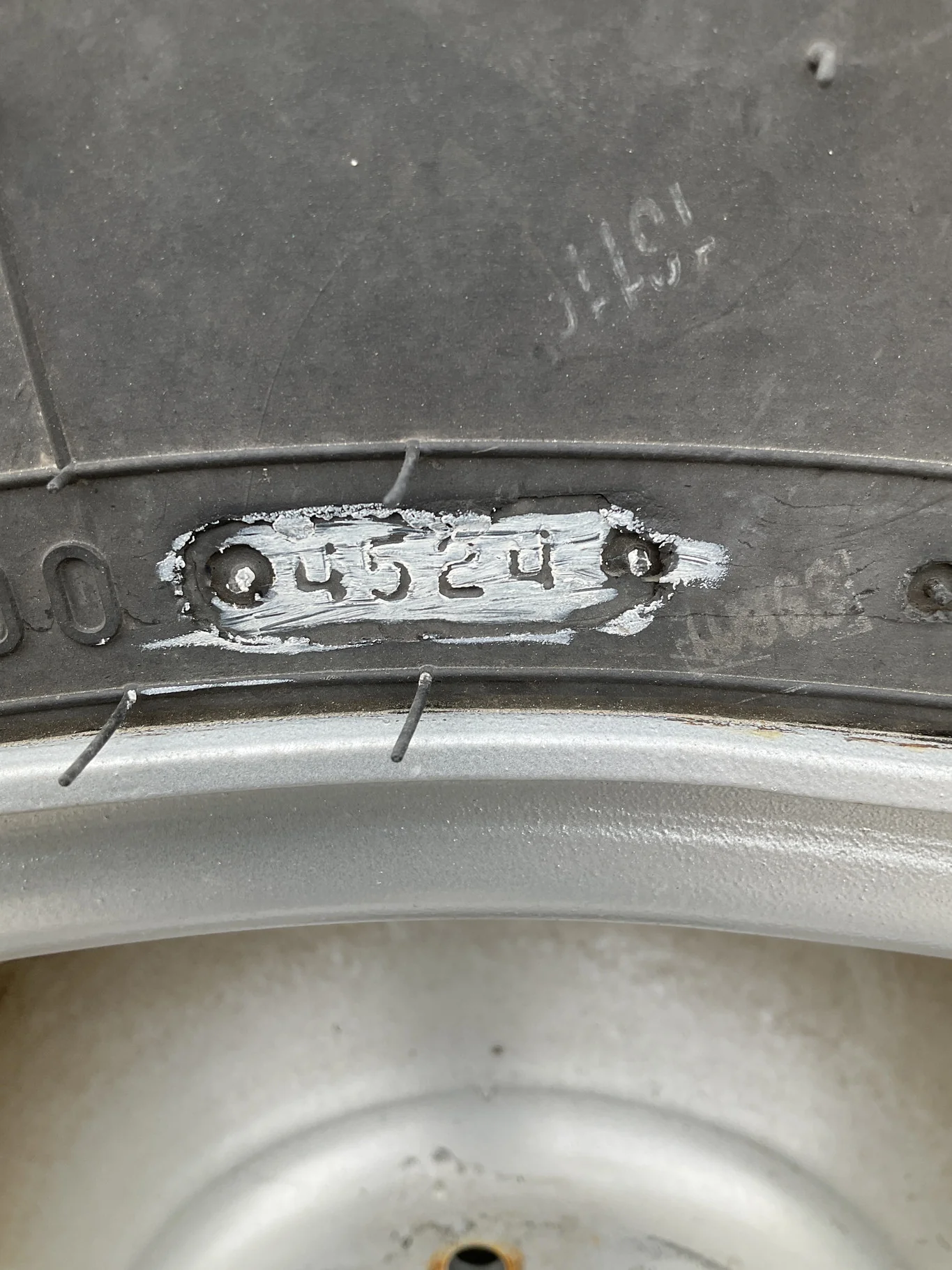 Used VF600/70R28 173B Firestone Radial ATDT TT R-1W 90-95% On 21 x 28 10-8.585-6.92 14"BS Titan image 3