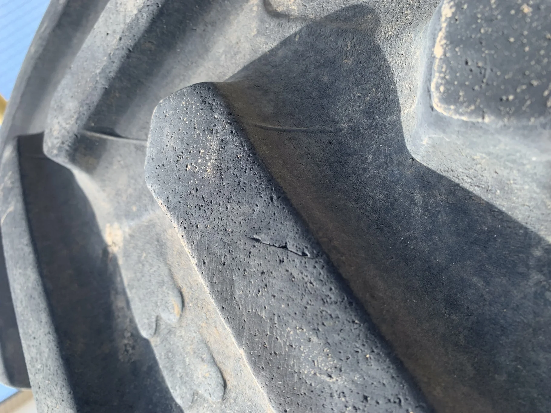Used 380/90R50 BKT Agrimax RT945 R-1W (151A8) TL 60% on a 12 x 50 Case Silver Waffle with 10 Bo image 8