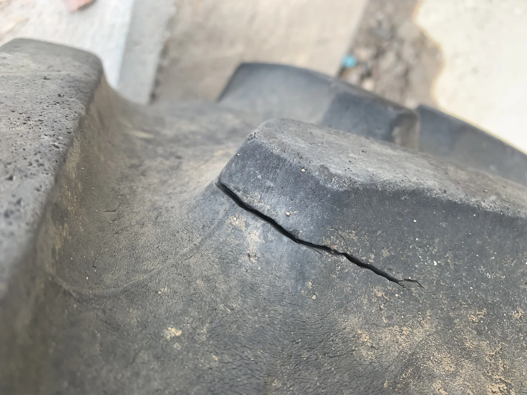 Used 380/90R50 BKT Agrimax RT945 R-1W (151A8) TL 60% on a 12 x 50 Case Silver Waffle with 10 Bo image 9