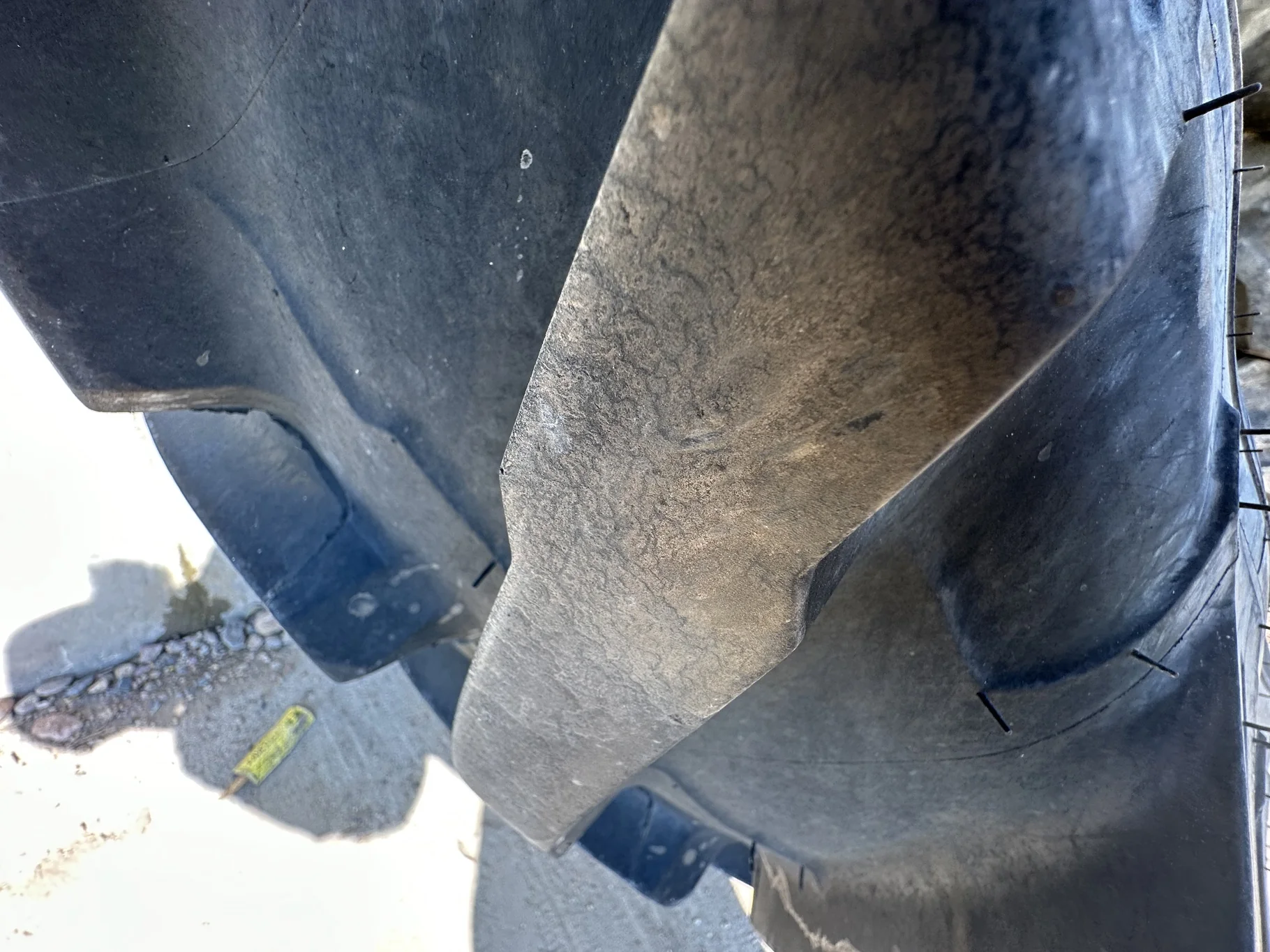 USED 480/80R46 Michelin AgriBib 2 R-1W (158A8/158B) TL 85% on a 16 X 46 JD Yellow 10 Bolt Dual image 5