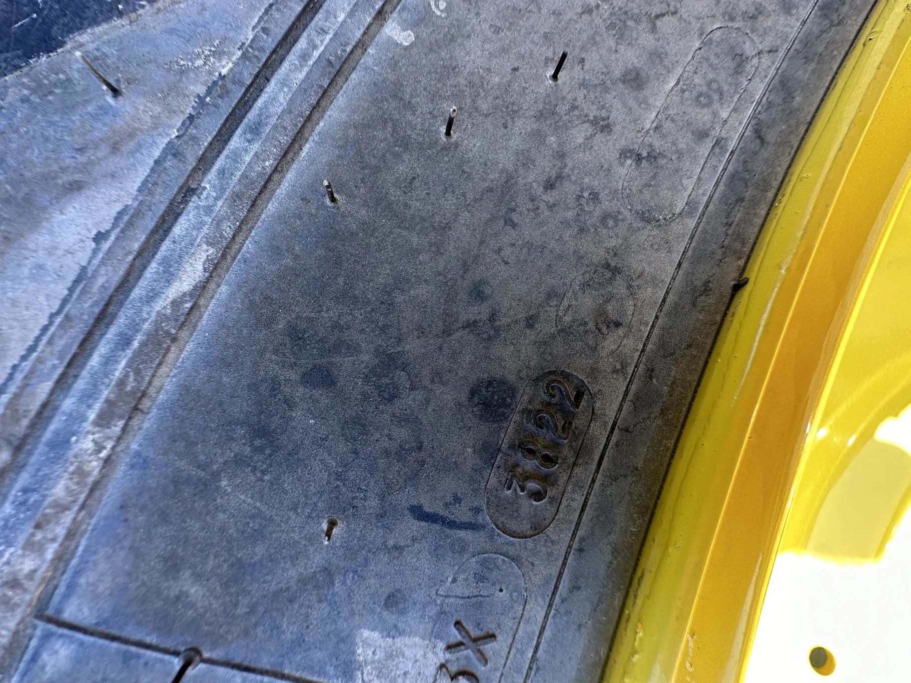 USED 480/80R46 Michelin AgriBib 2 R-1W (158A8/158B) TL 85% on a 16 X 46 JD Yellow 10 Bolt Dual image 6