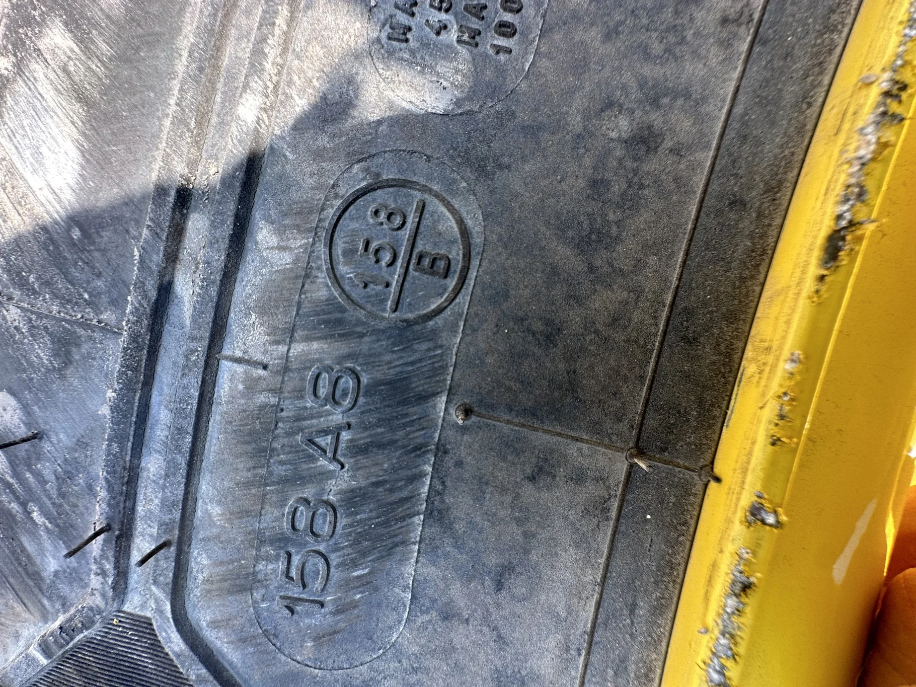 USED 480/80R46 Michelin AgriBib 2 R-1W (158A8/158B) TL 85% on a 16 X 46 JD Yellow 10 Bolt Dual image 7