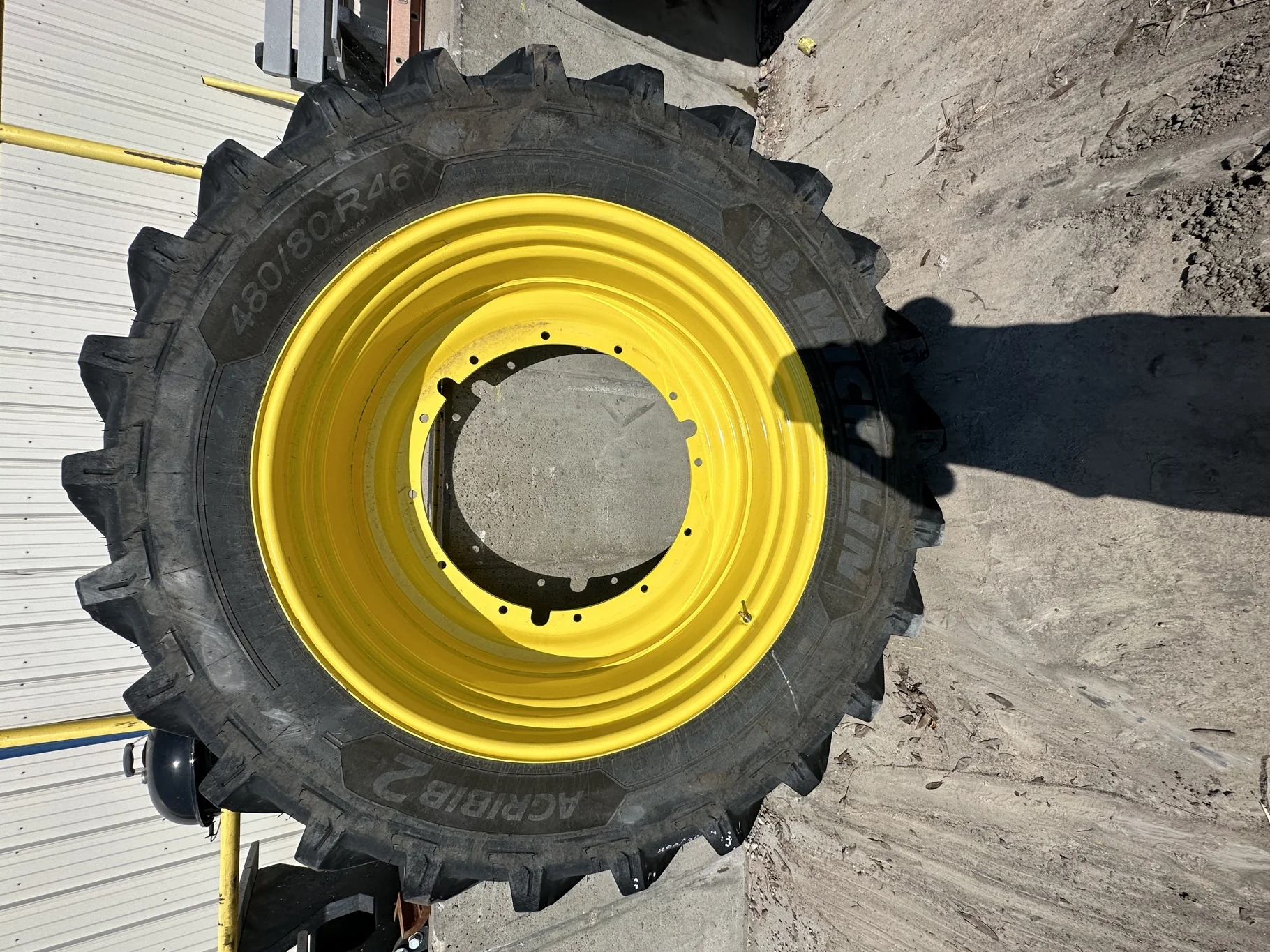 USED 480/80R46 Michelin AgriBib 2 R-1W (158A8/158B) TL 90% on a 16 X 46 JD Y 12-32.047-30.078 Stub image 2