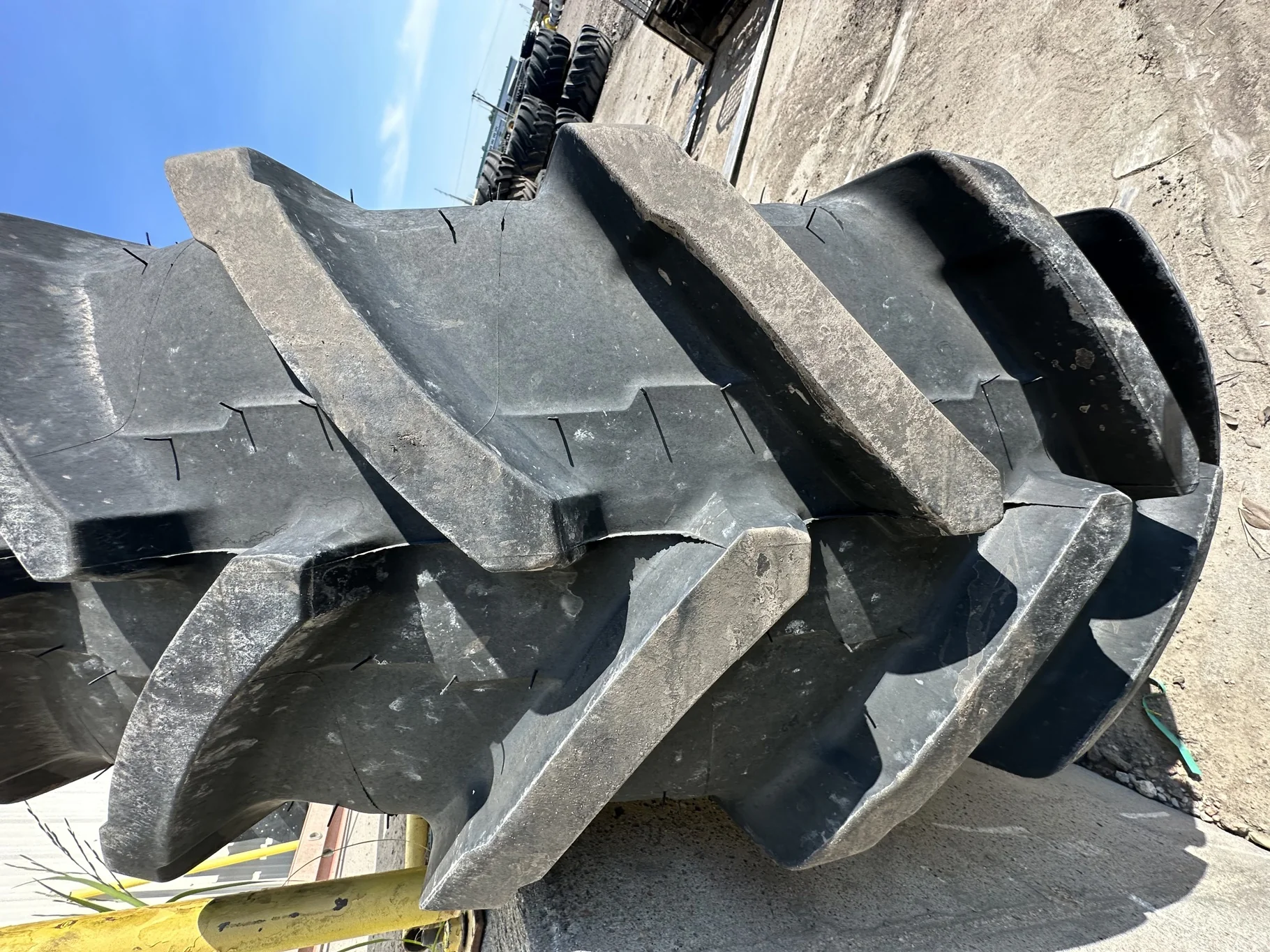 USED 480/80R46 Michelin AgriBib 2 R-1W (158A8/158B) TL 90% on a 16 X 46 JD Y 12-32.047-30.078 Stub image 4
