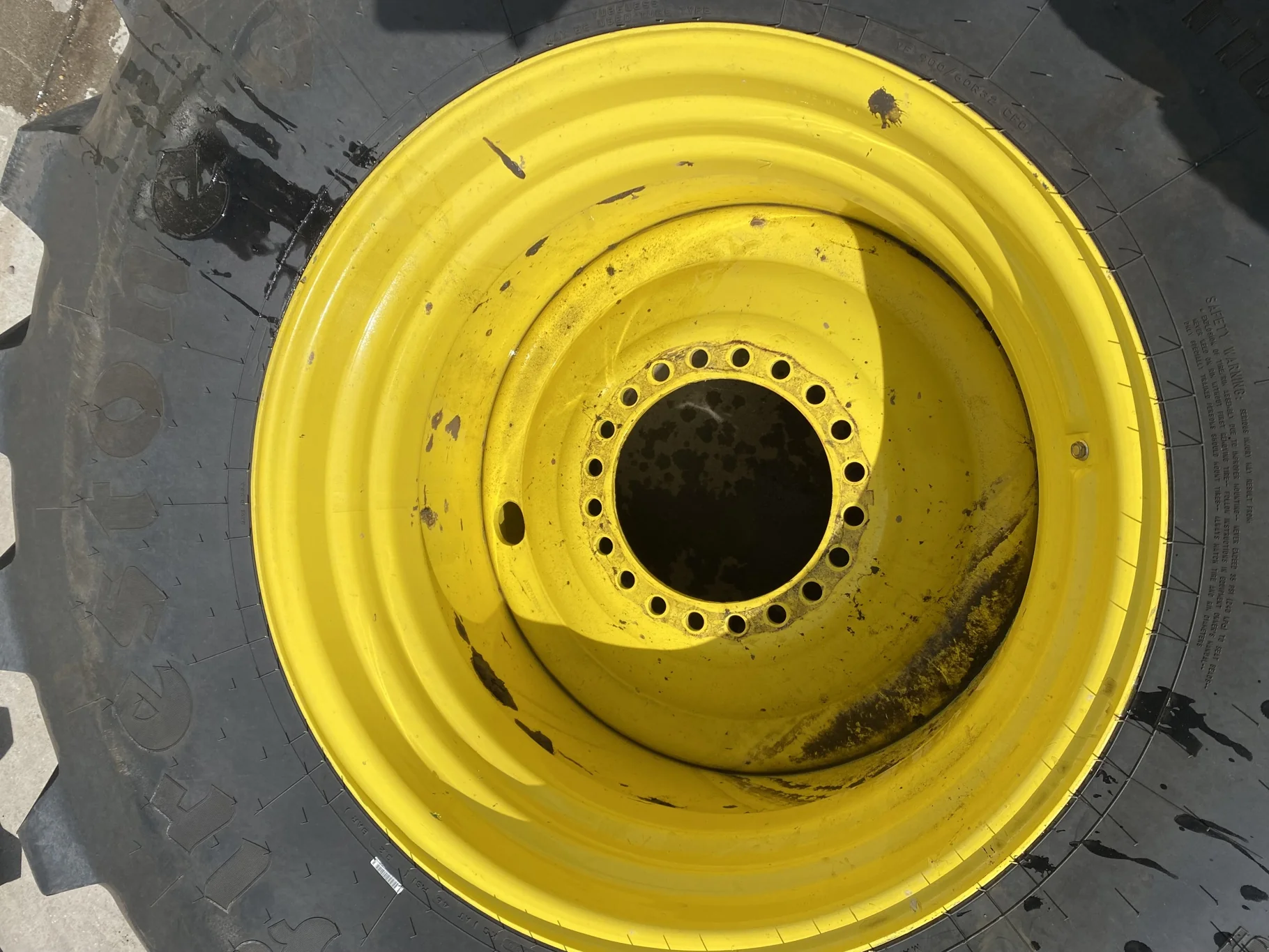 Used VF900/60R32 193B FS Maxi Traction CFO R-1W TL 90% On 30 x 32 20-13.187-11.060 Combine Wheel image 8