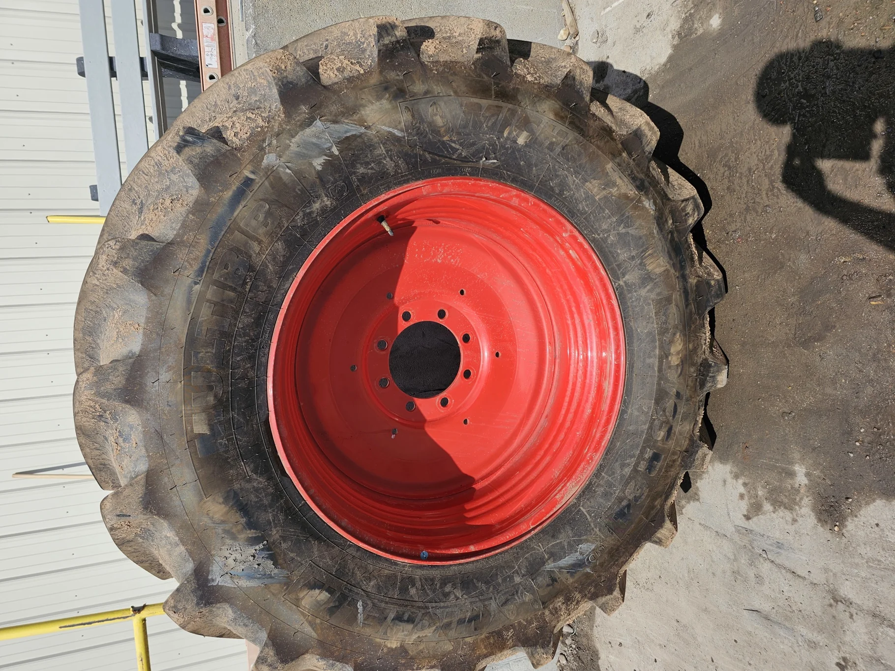 Take-Off 600/65R34 Michelin Multibib 151D TL on a 18 X 34 Fendt Red Straight Plate Wheel 8 bolt (Lug image 2