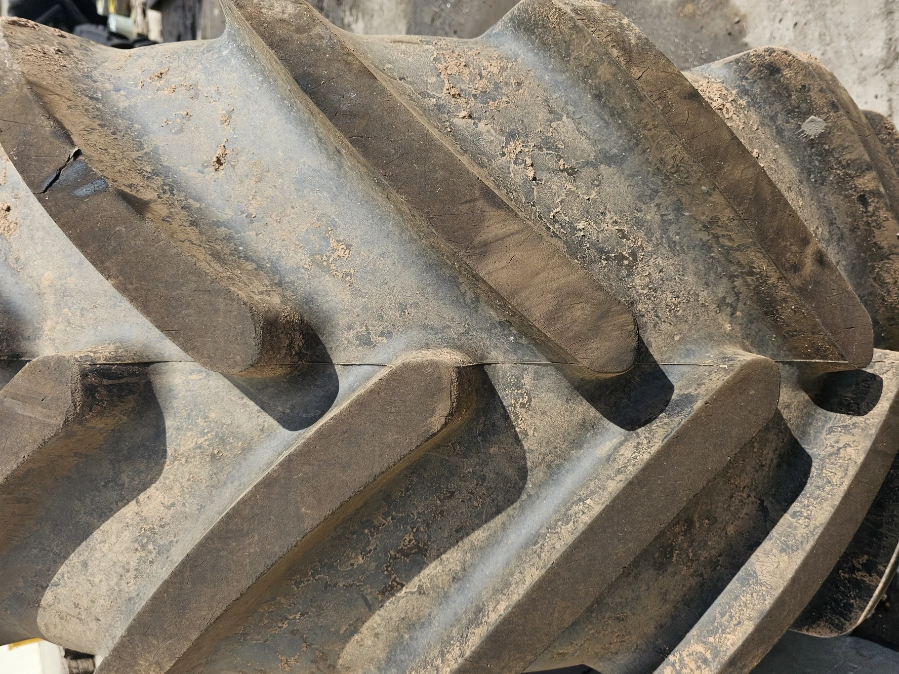 Take-Off 600/65R34 Michelin Multibib 151D TL on a 18 X 34 Fendt Red Straight Plate Wheel 8 bolt (Lug image 3