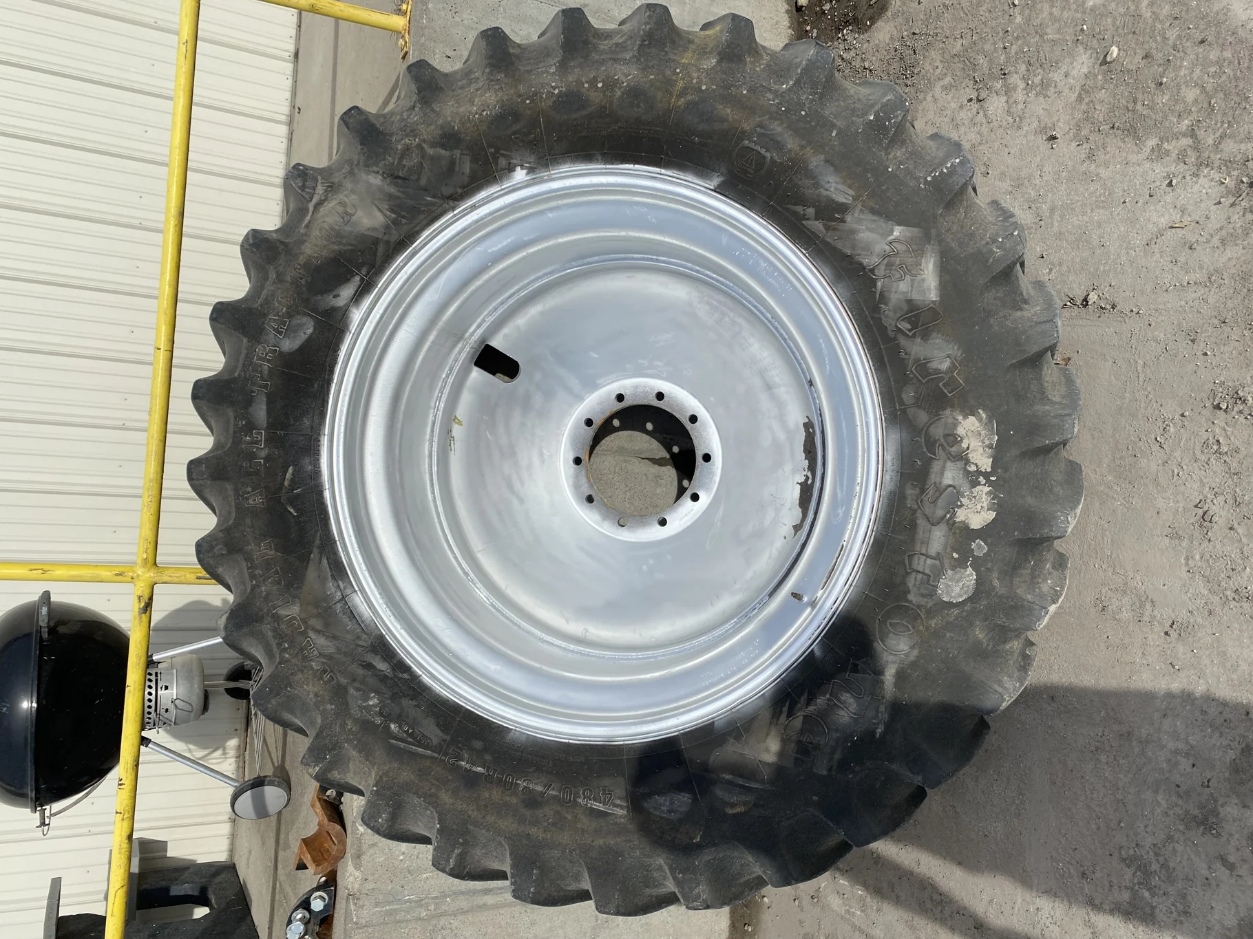 Used 480/80R42 151B Firestone Radial All Traction 23 R-1 TL 90-95% On 16 x 42 Case Silver Outside Du image 2