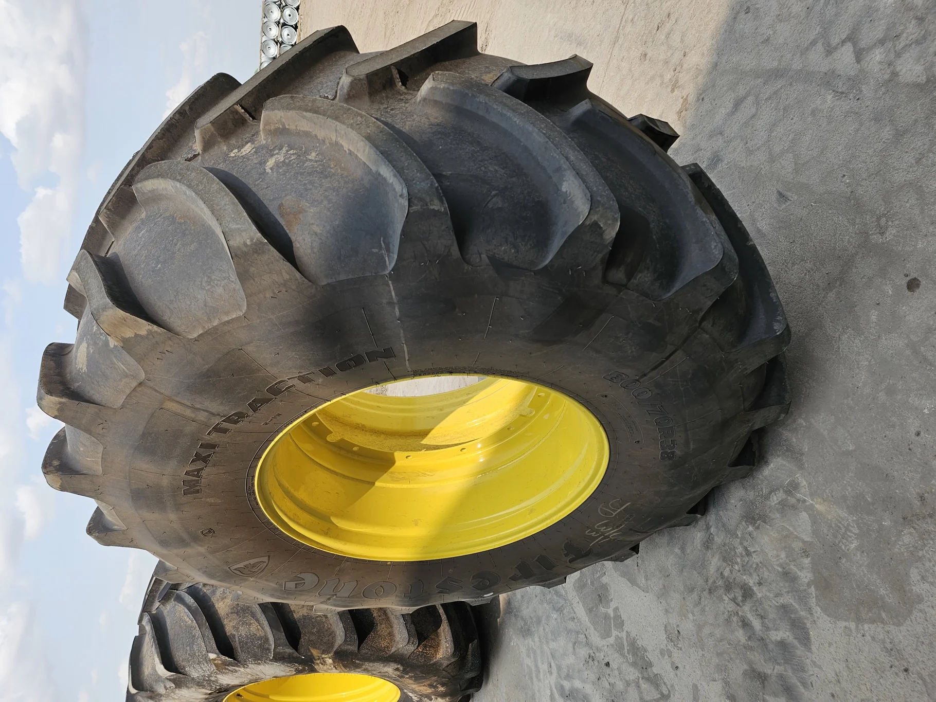 Used 800/70R38 173D Firestone Maxi Traction R-1W TL 98% On 27 x 38 12-32.04-30.09 "55" Stub Disc