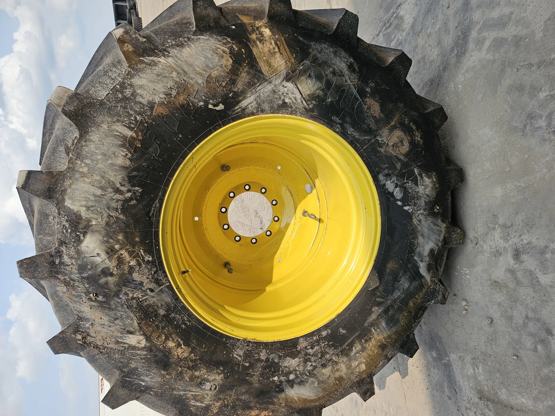 Take-Off 800/70R38 173D Firestone Maxi Traction R-1W TL 95-100% 25 x 38 10 Bolt (.937) Yellow Wheel