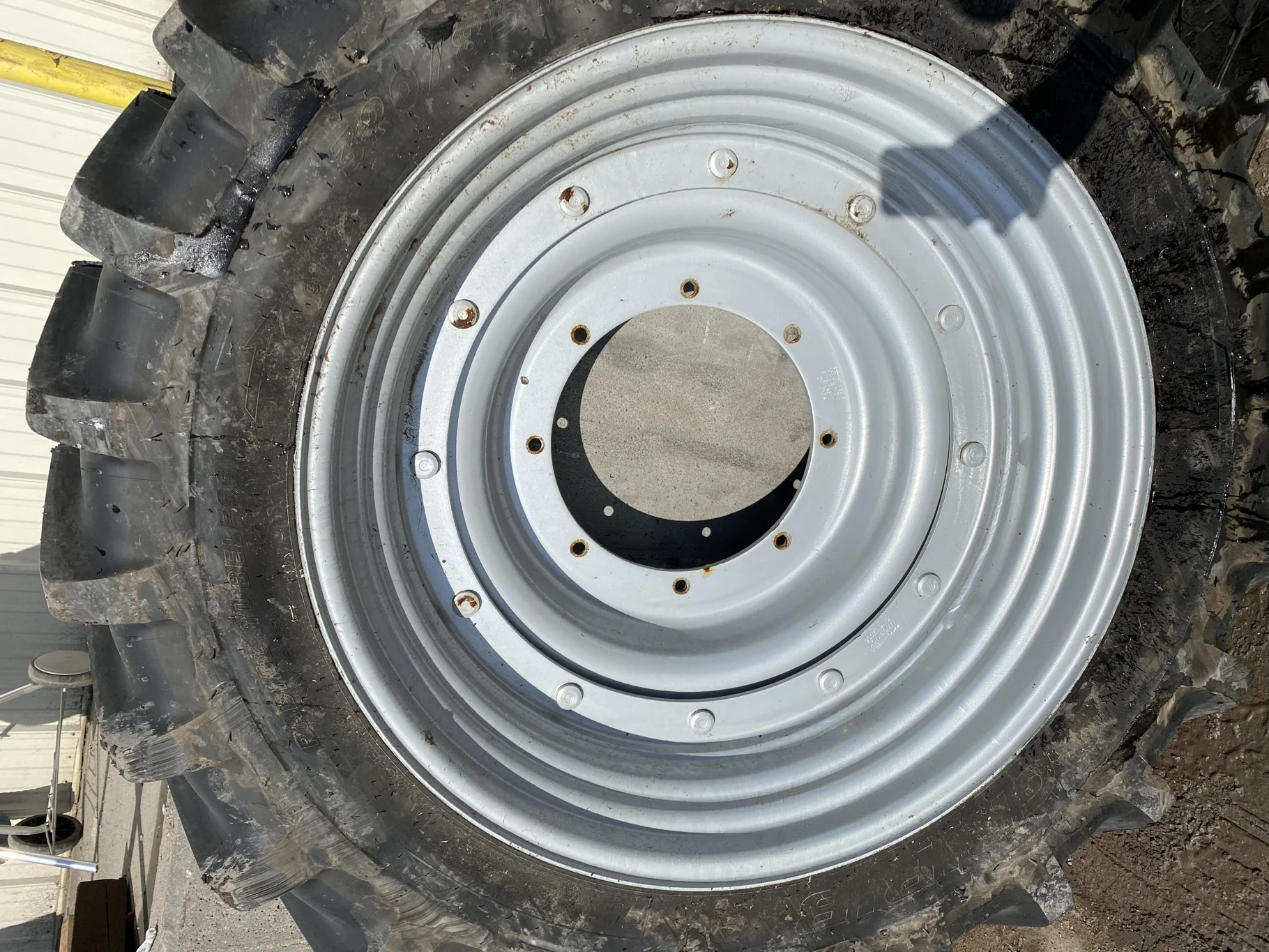 Take-Off 320/85R34 (12.4R34) Michelin AgriBib 2 R-1W 133A8/133B TL on a 10 X 34 CIH Silver 12 Bolt S image 5