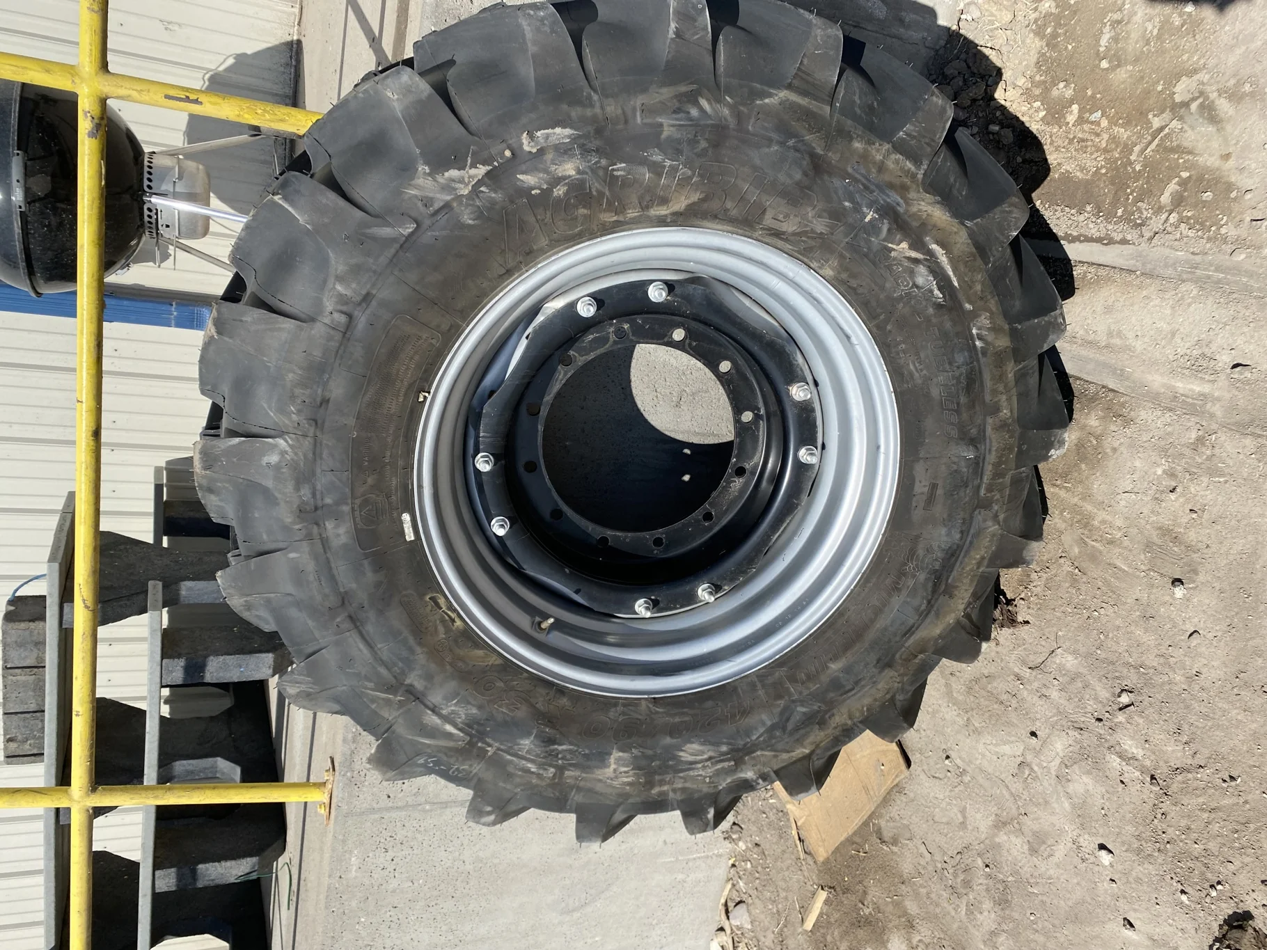 Take-Off 420/90R30 Michelin AgriBib R-1W 147A8/147B TL on a 15 X 30 CIH Silver Waffle Wheel (2 Bolt) image 2