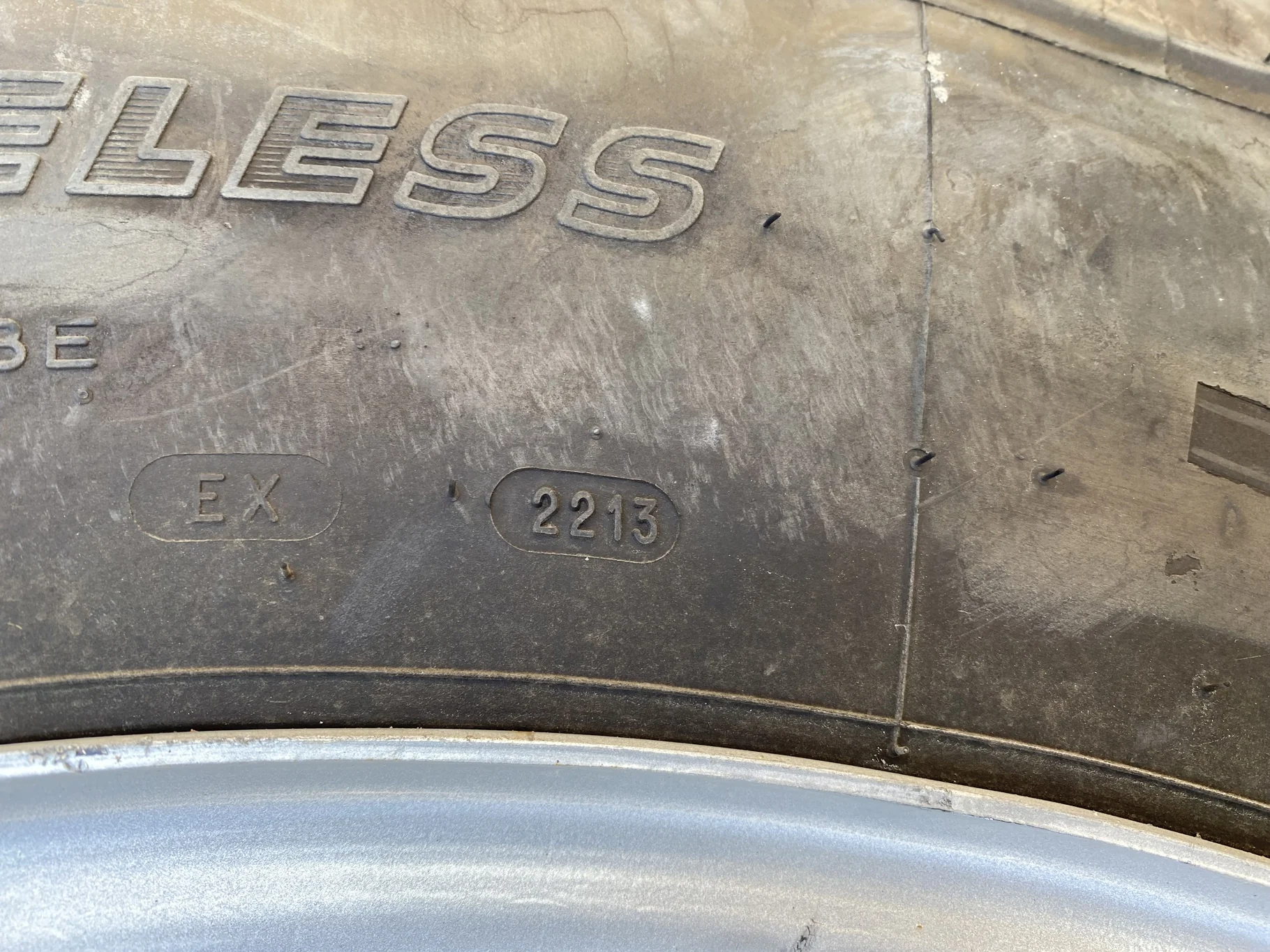 Take-Off 420/90R30 Michelin AgriBib R-1W 147A8/147B TL on a 15 X 30 CIH Silver Waffle Wheel (2 Bolt) image 4