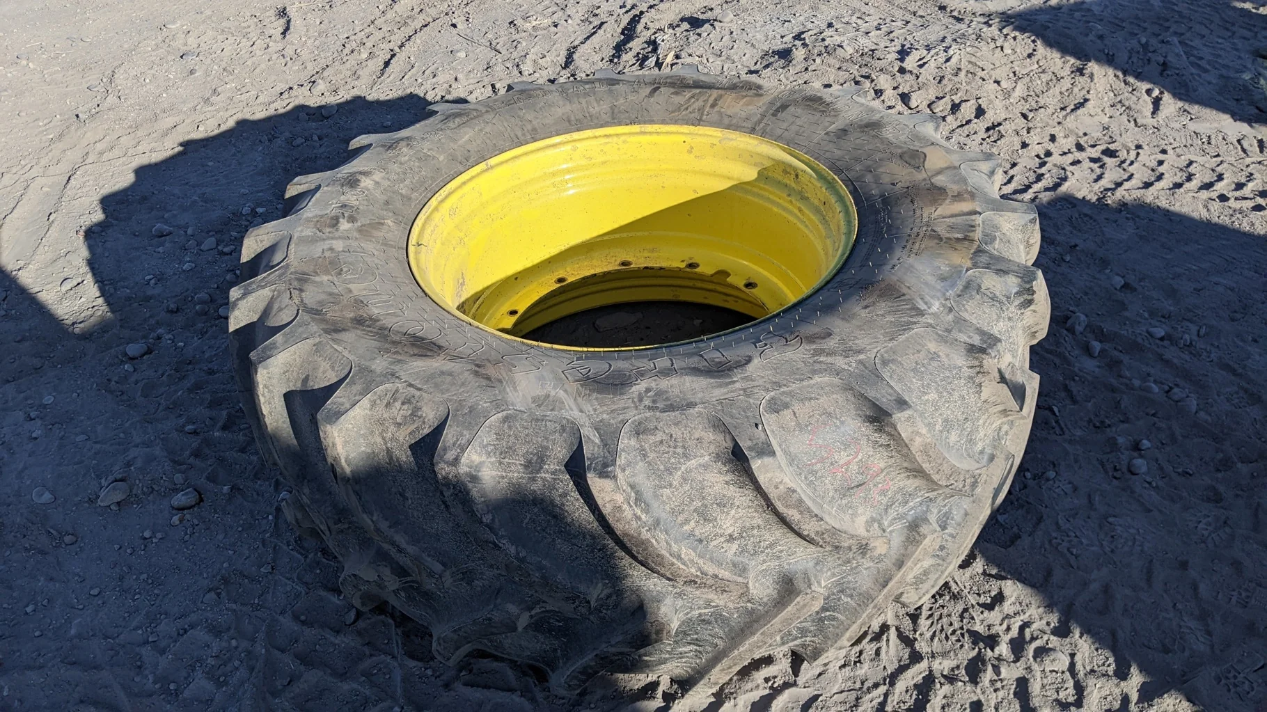 Used 710/70R42 Firestone Maxi Traction R-1W 168DA8 TL 85% on a 23 x 42 JD Yellow 12 Bolt (.945