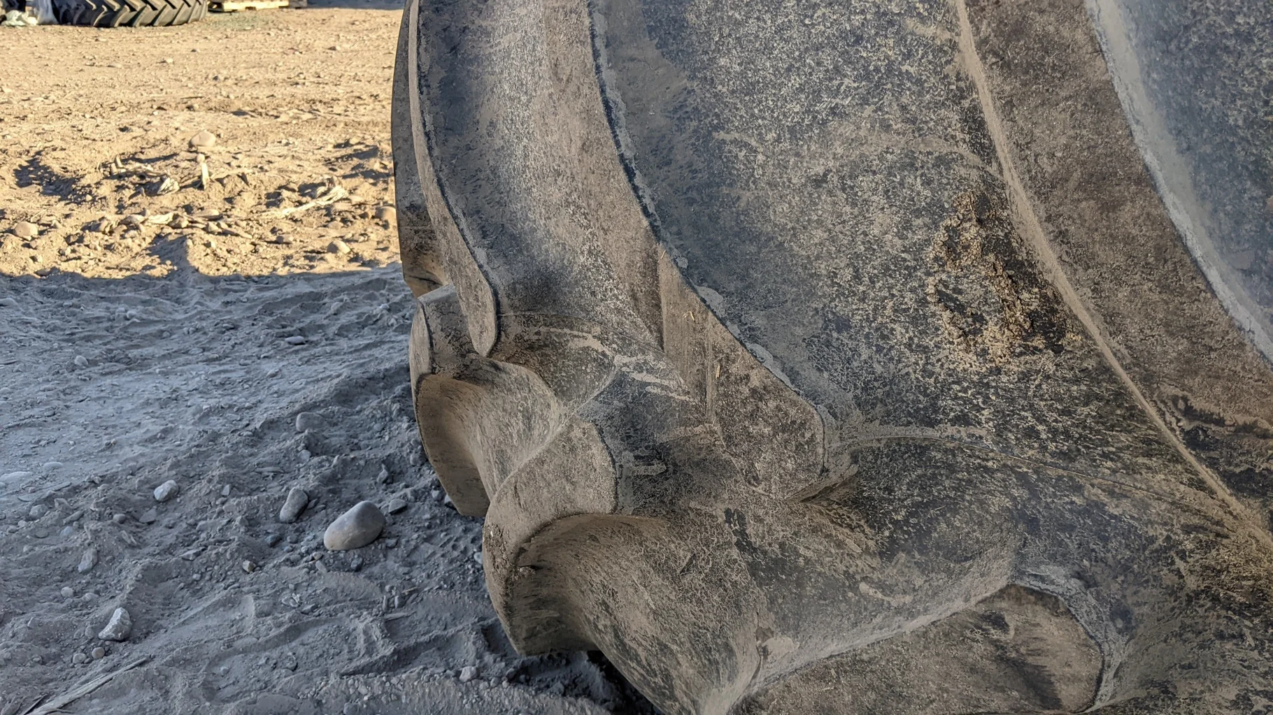 Used 710/70R42 Firestone Maxi Traction R-1W 168DA8 TL 85% on a 23 x 42 JD Yellow 12 Bolt (.945 image 3