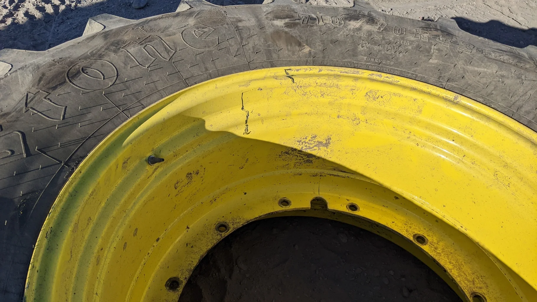 Used 710/70R42 Firestone Maxi Traction R-1W 168DA8 TL 85% on a 23 x 42 JD Yellow 12 Bolt (.945 image 5