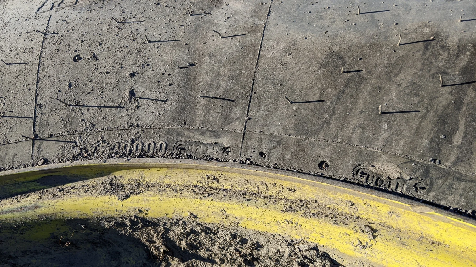 Used 710/70R42 Firestone Maxi Traction R-1W 168DA8 TL 85% on a 23 x 42 JD Yellow 12 Bolt (.945 image 7
