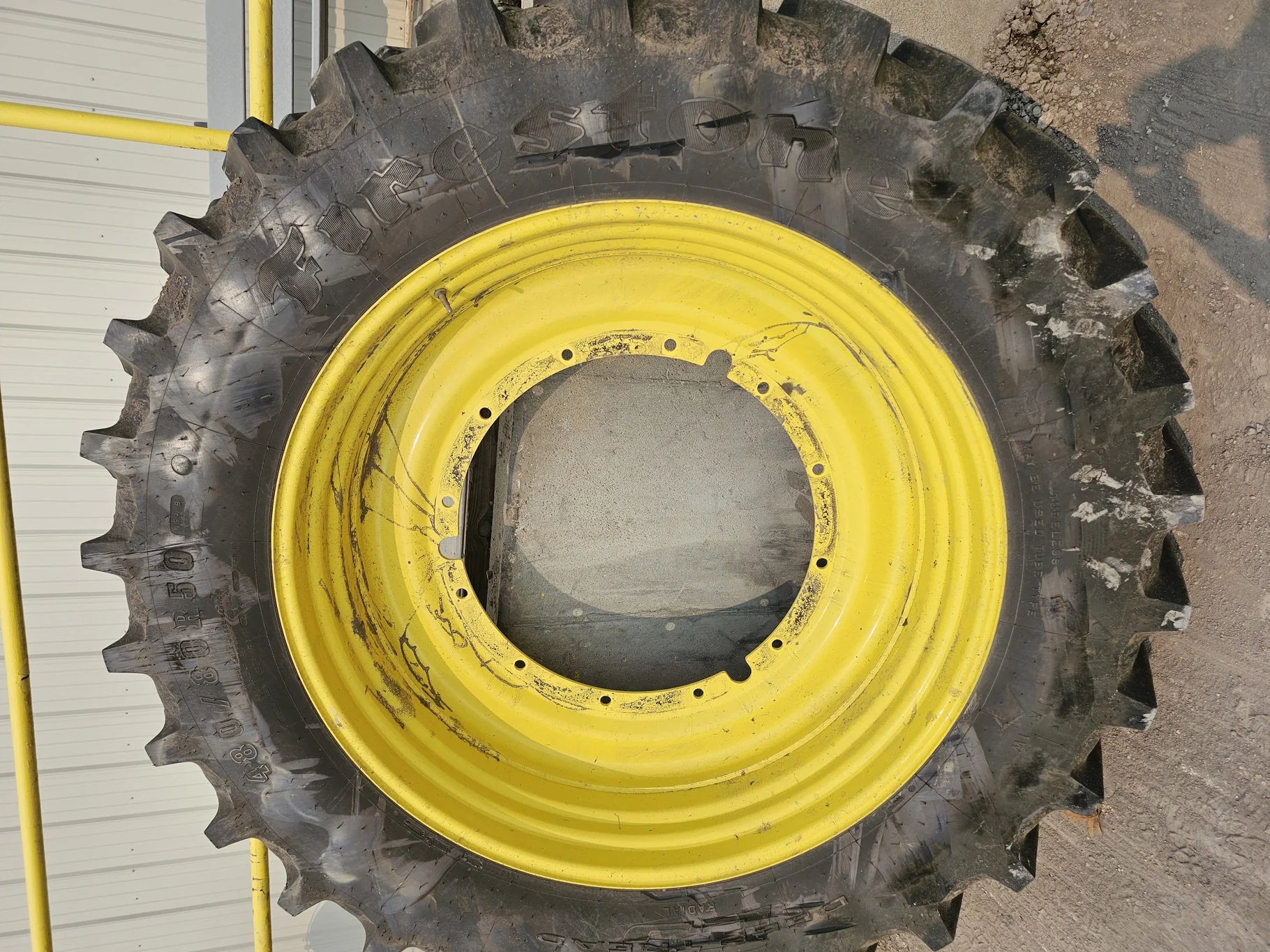 USED 480/80R50 Firestone Radial Deep Tread 23 R-1W (159B) TL 95% on 15 X 50 12-32.047-30.17 JD Y Stu image 2