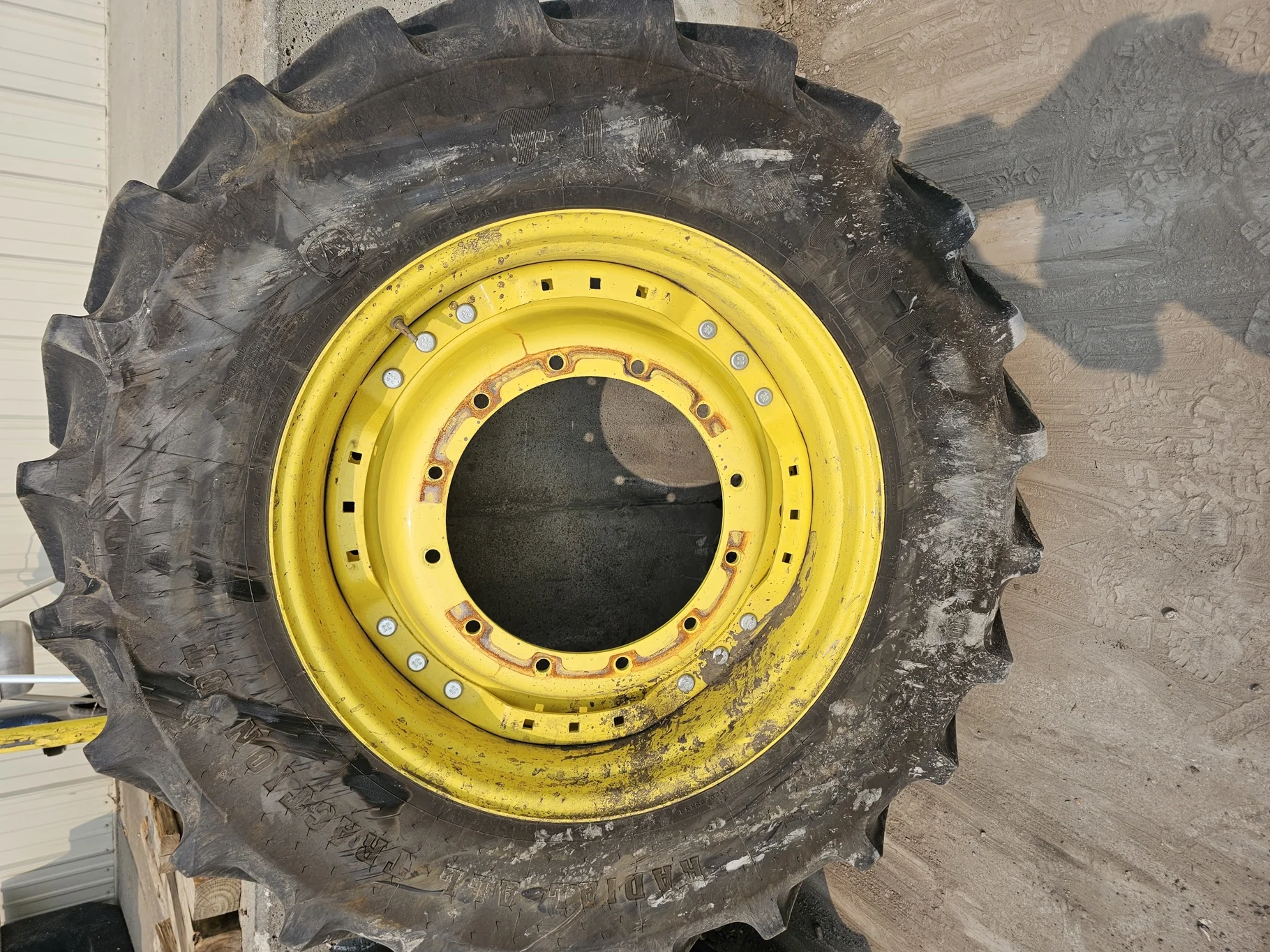USED 420/85R34 Firestone Radial All Traction DT R-1W (147B) TL 98% on a 15 X 34 JD Yellow Waff image 2