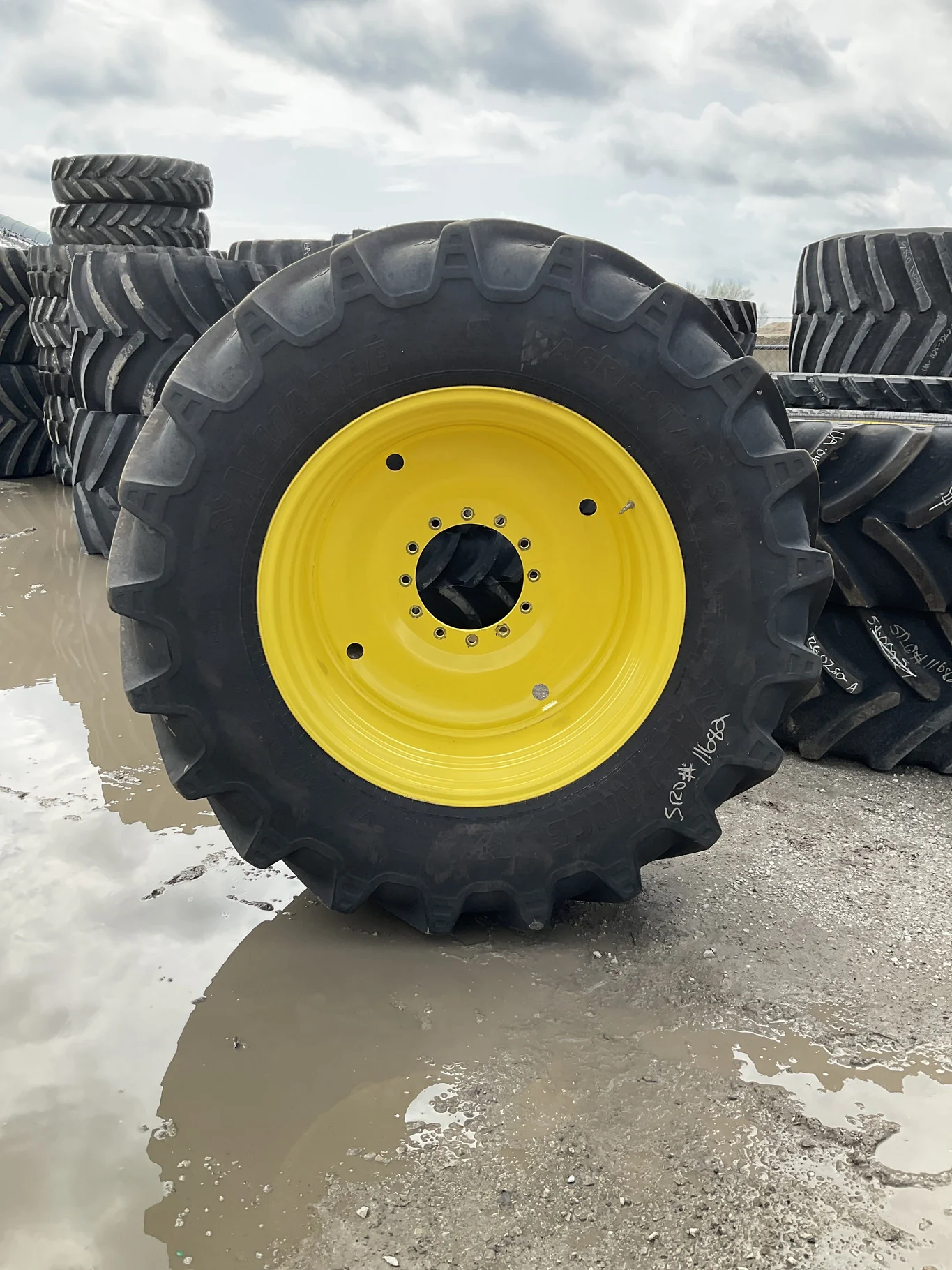Used VF650/65R38 175D Alliance Agri-Star 365R TT R-1W 85-90% On 20 x 38 12-13.976-11.857-1 6"BS