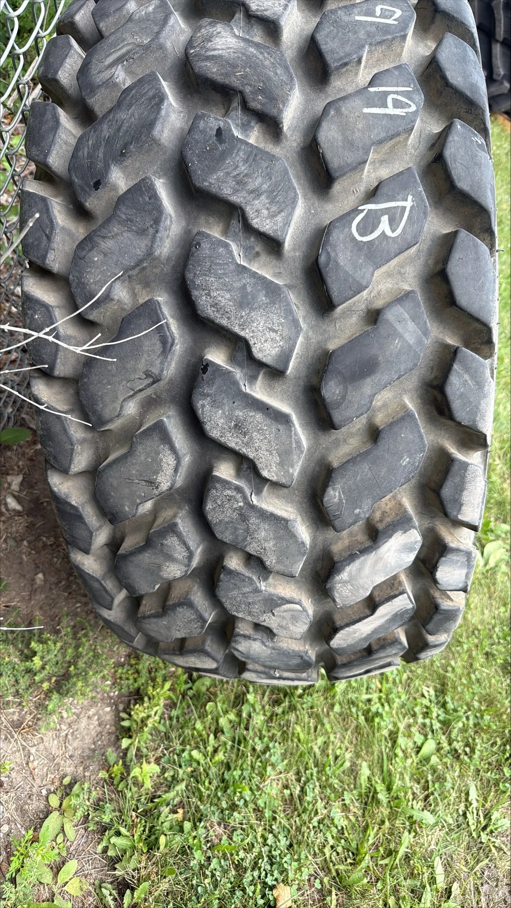 Used 21.5L-16.1 6-Ply Firestone Turf & Field TL R-3 90-95% On 16 x 16.1 8-8-6 9.125"BS Yellow Dual image 4