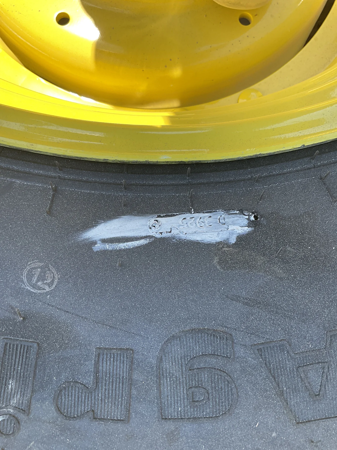 Take-Off 18.4-30 139A6 Galaxy Agritrac2 TL R-1 95-100% On 15 X 30 8-8-6 6.875"BS WIL Yellow 4/2 Rail image 3