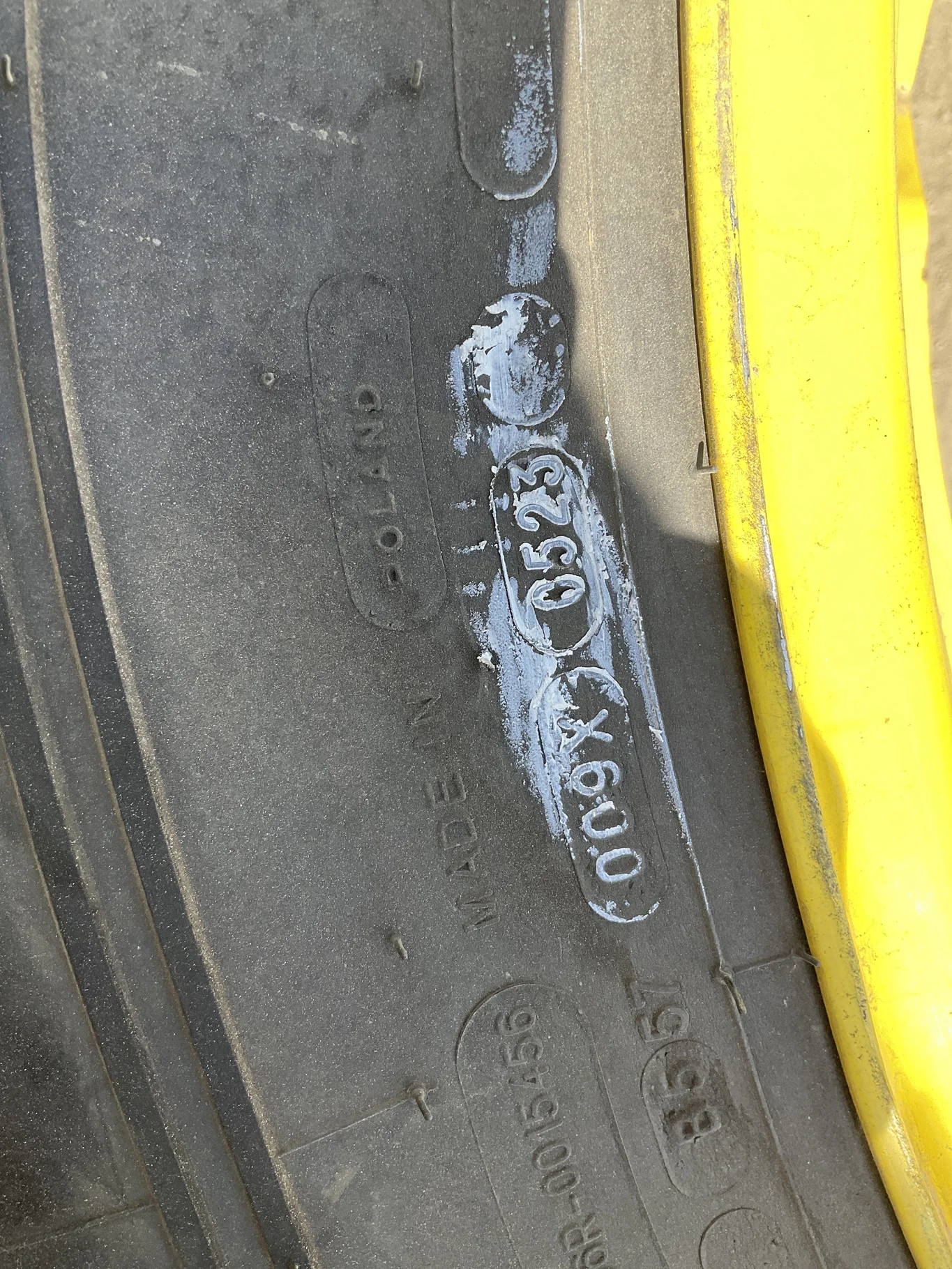 Used 420/85R34 147A8 Michelin Agribib2 TL R-1W 85-85% On 15 x 34 24-29.5 10"BS Titan Yellow Waffle image 3