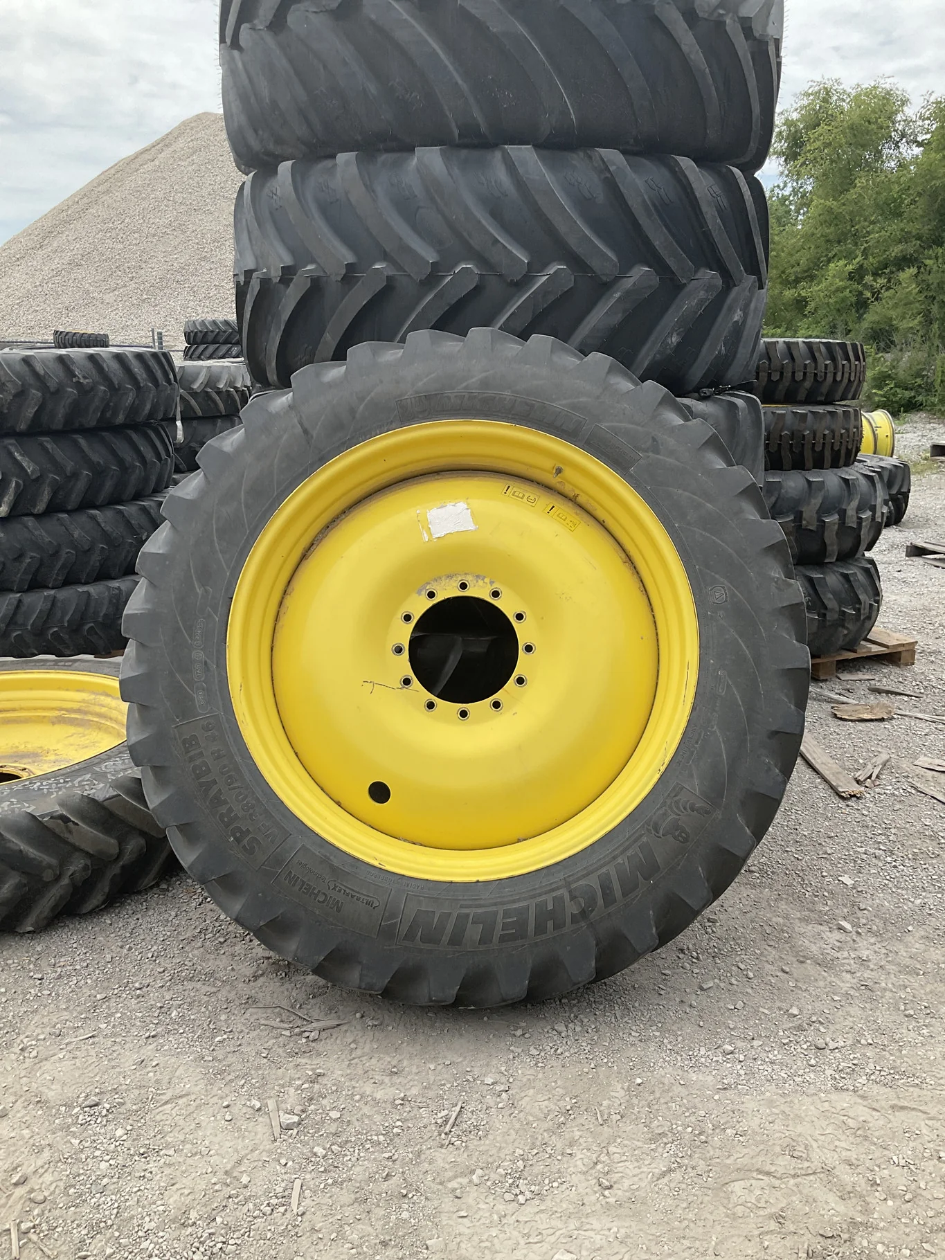 Used 380/90R46 173D Michelin Spraybib TL R-1 70-75% ON 13 X 46 12-13.976-11.857-1 YELLOW SPRAYER WH
