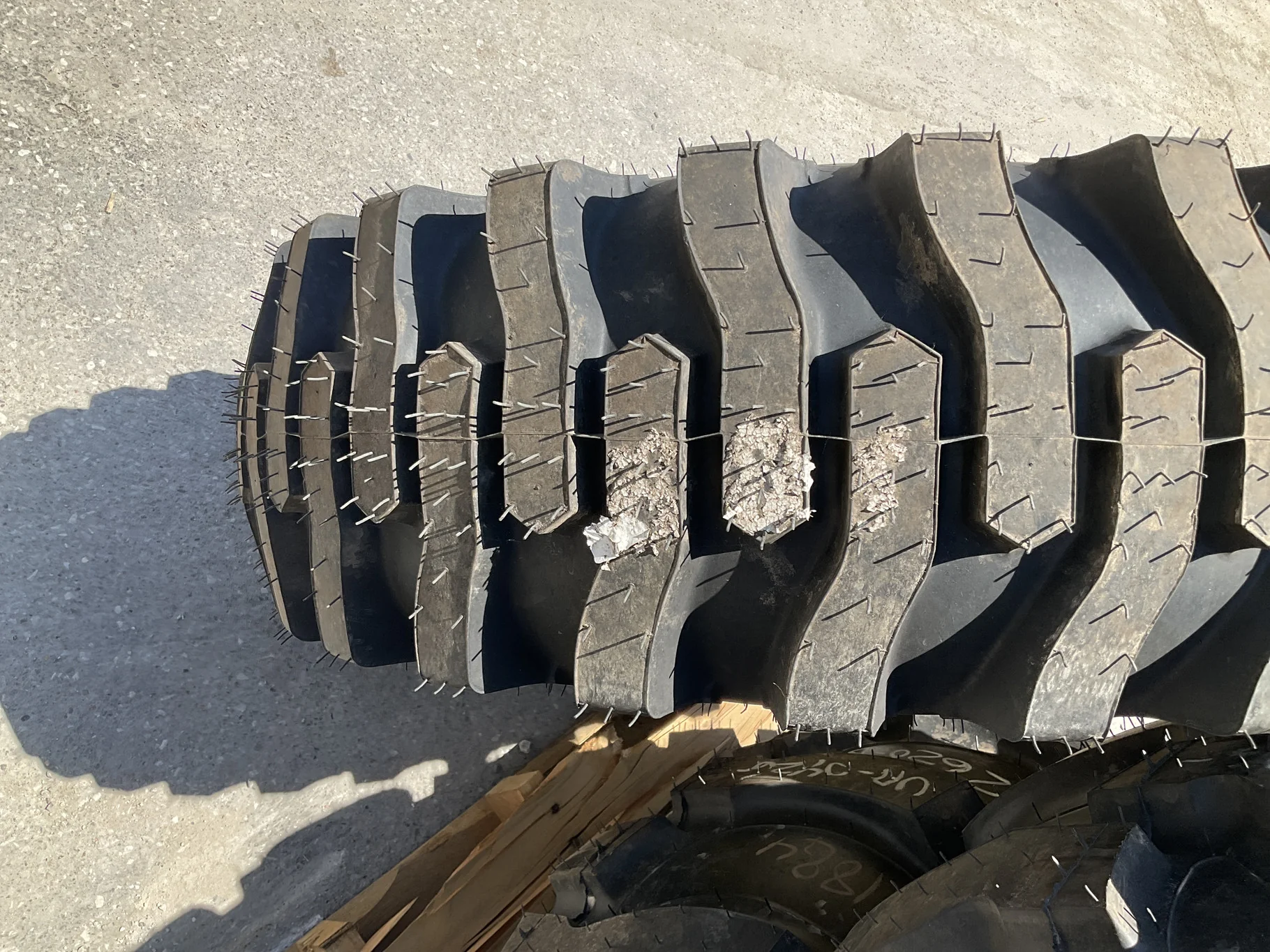 Take-Off 12.5/80-18 6-ply Goodyear Contractor-T TL R-4 95-100% On 9 x 18 8-10.82-8.78 6.5"BS Moveero image 2