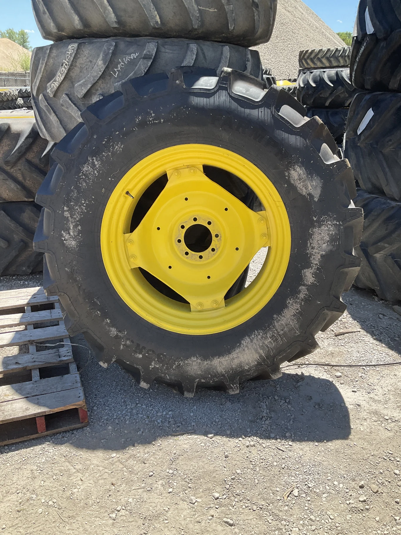 Take-off 460/85R34 147A8 Alliance Farm Pro II TL R-1W 95-100% On 15 x 34 8-8-6 Yellow Wheel