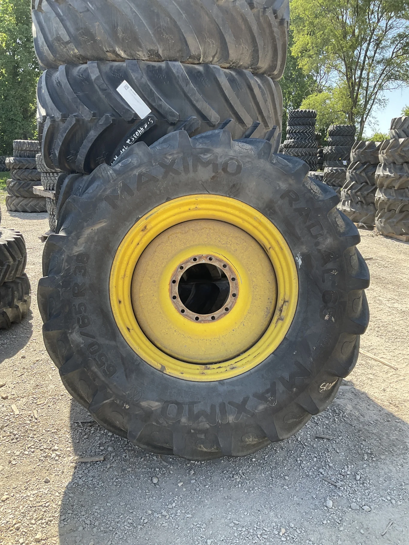 Used 650/65R38 166D Maximo Radial 65 TL R-1 70-75% On 18 x 38 12-13.976-11.857-1 6.25"BS GKN Yellow